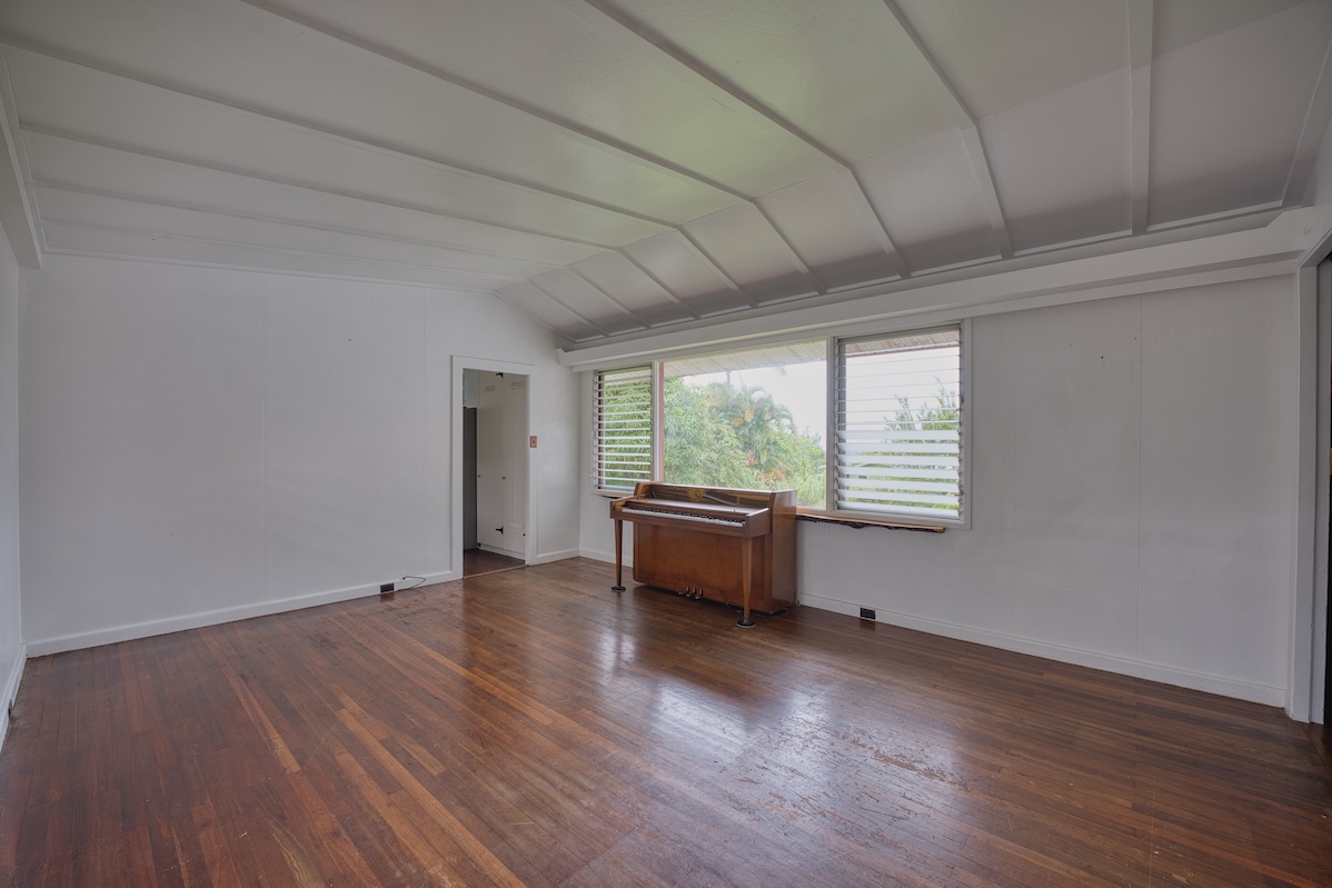 275 Kaumana Dr Property Photo 5