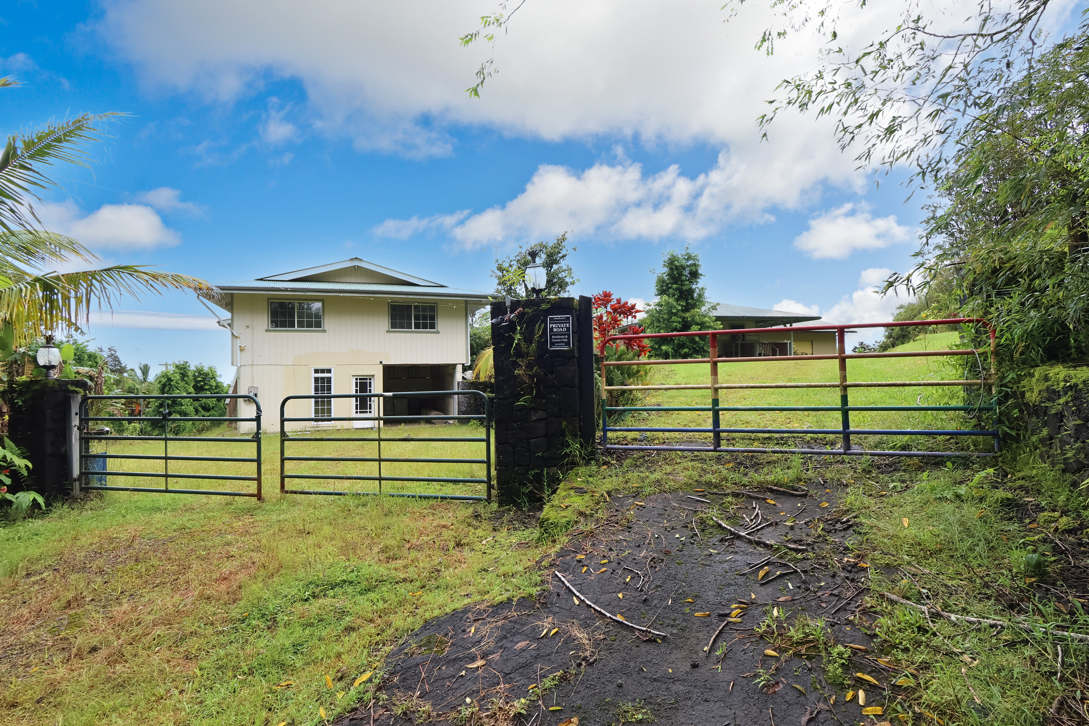 2637 Kaiwiki Rd Property Photo 3