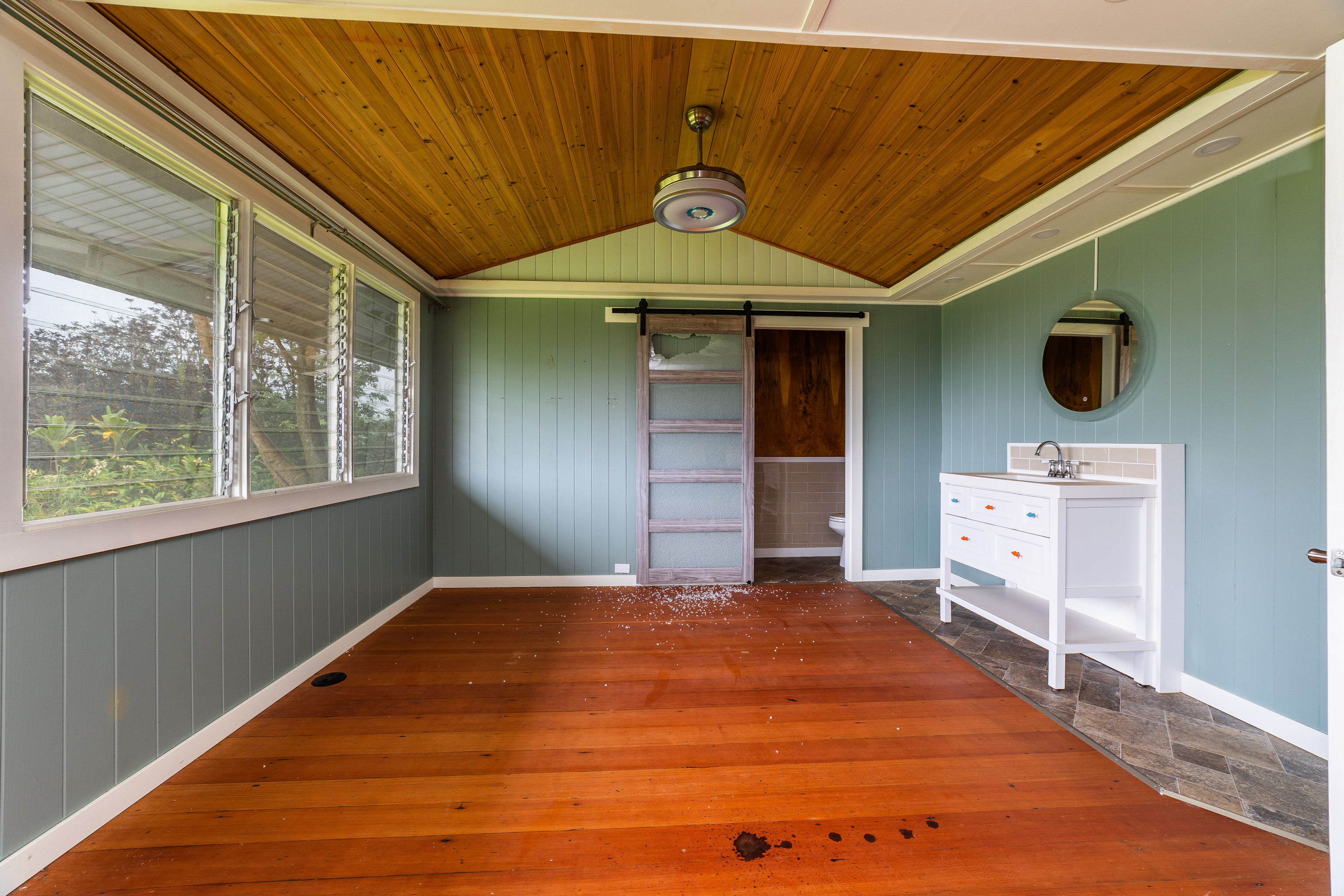 2637 Kaiwiki Rd Property Photo 8