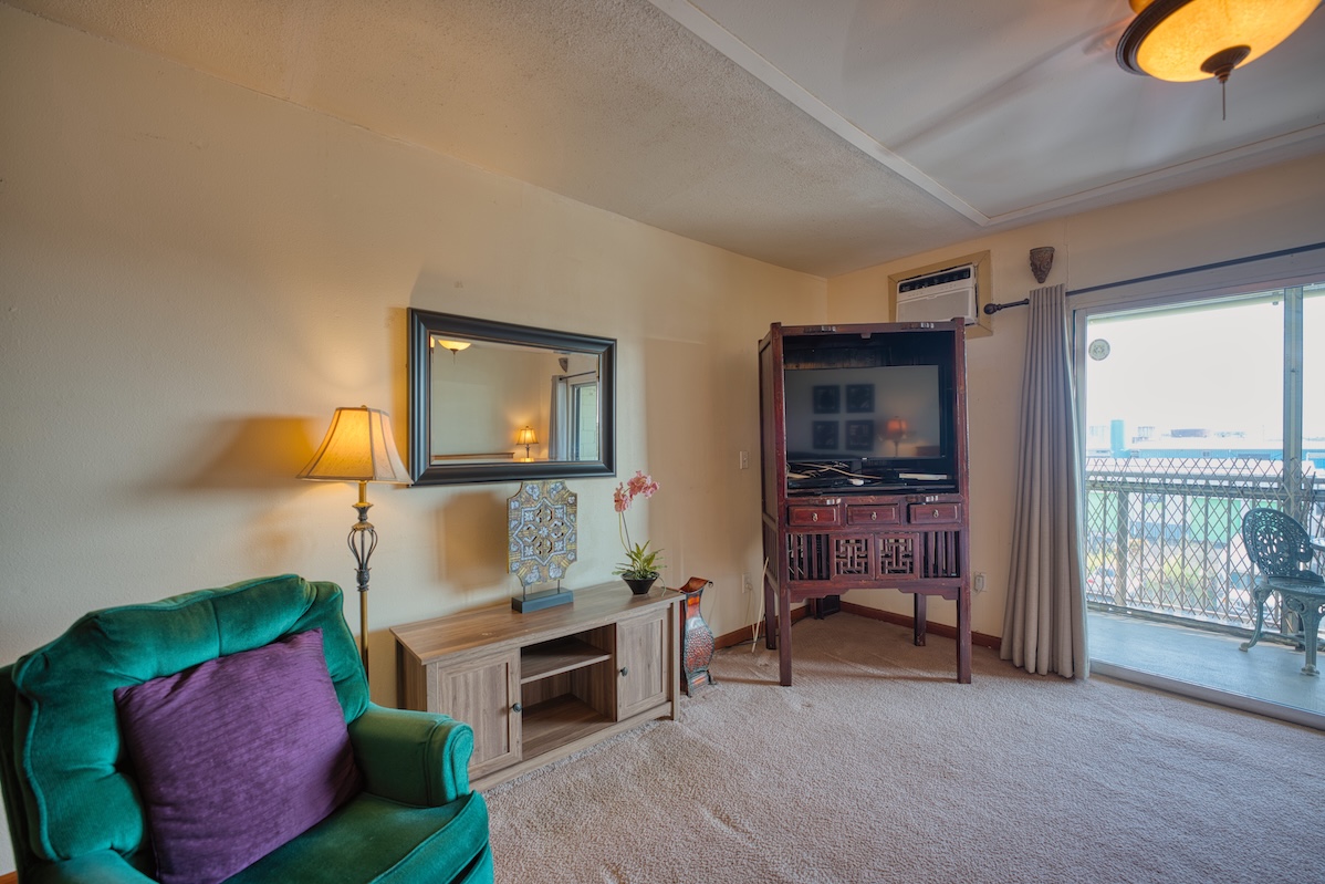 355 Orchid Manor 304 Property Photo 4