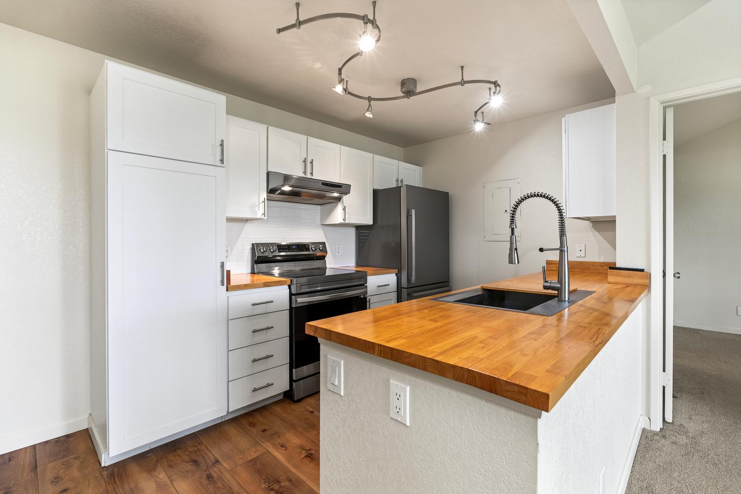 68-3883 Lua Kula St 607 Property Photo 1