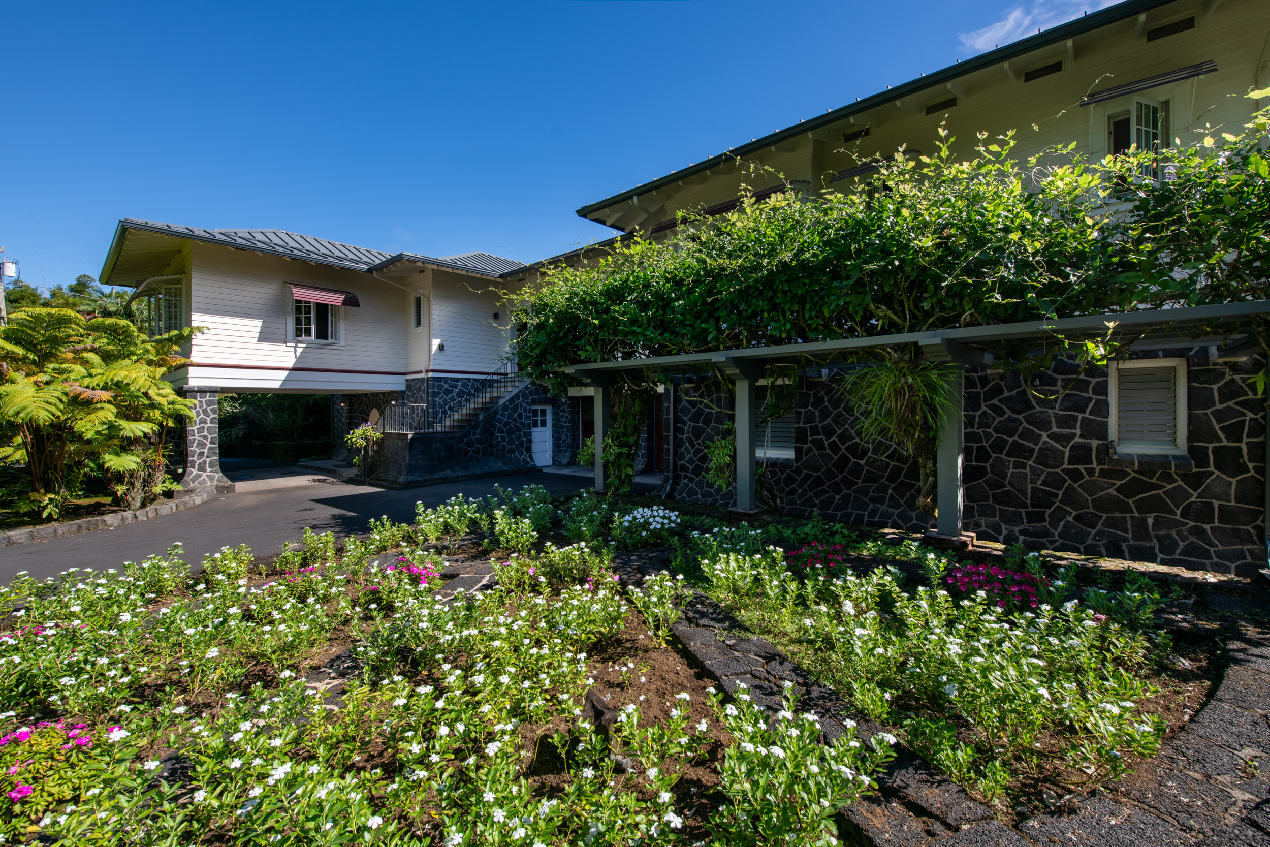 225 Kaiulani St Property Photo 2
