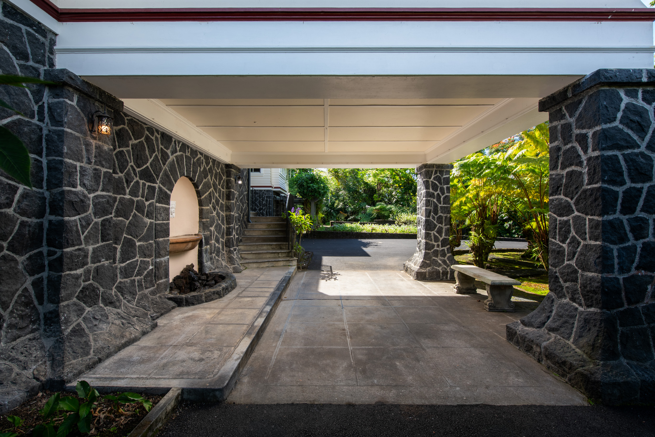 225 Kaiulani St Property Photo 3