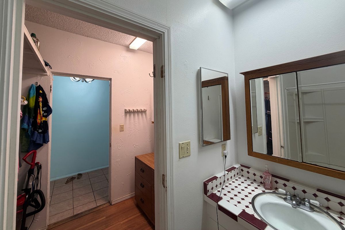 355 Orchid Manor 320 Property Photo 6