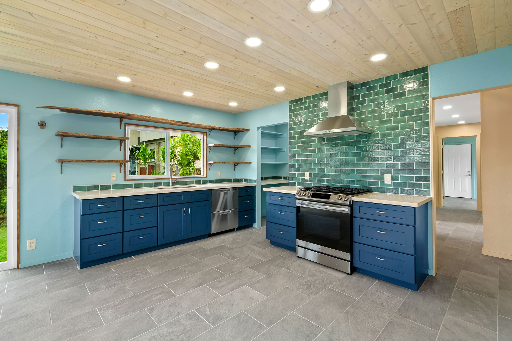 408 Molo St Property Photo 2