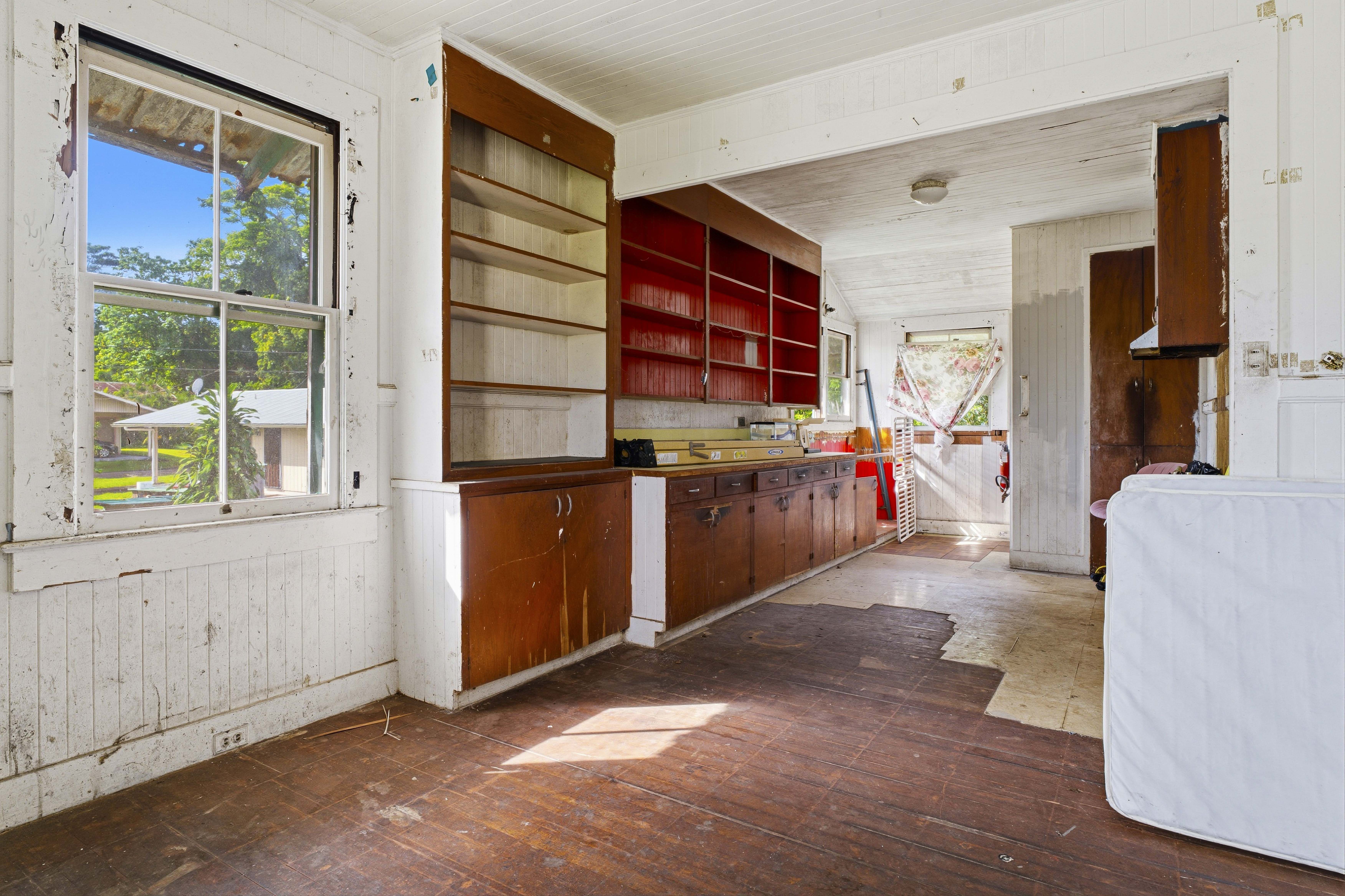 1704 Kinoole St Property Photo 8