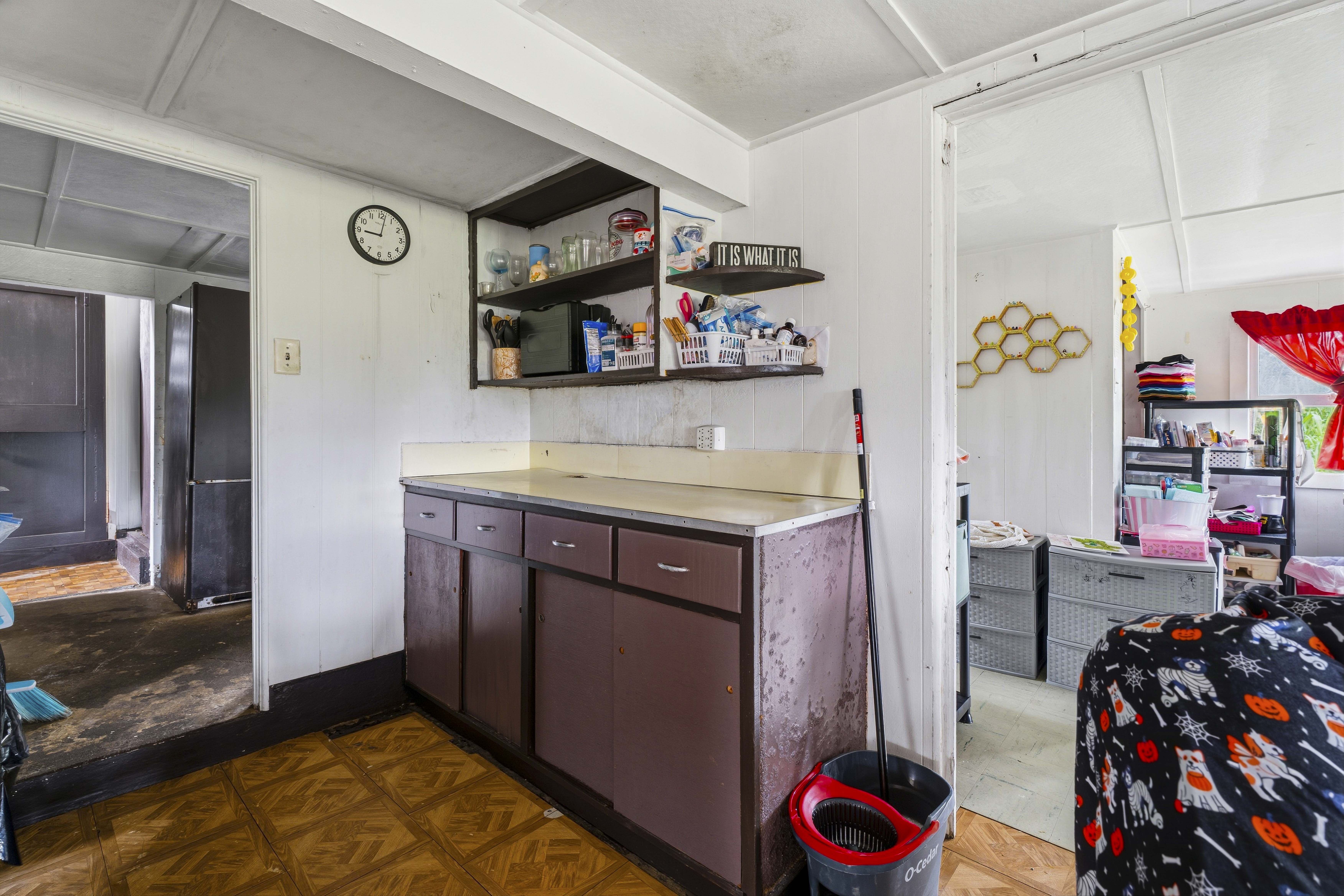 1704 Kinoole St Property Photo 12