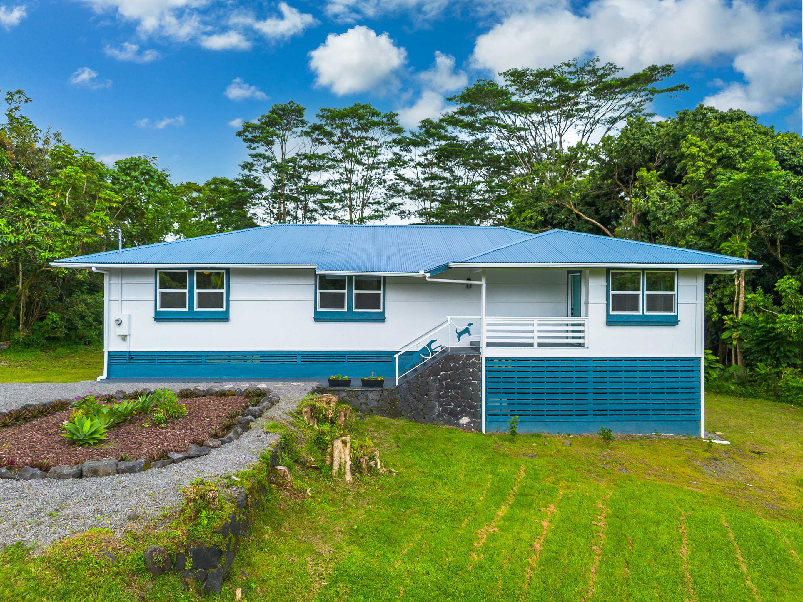 1360 Kaumana Dr Property Photo 4