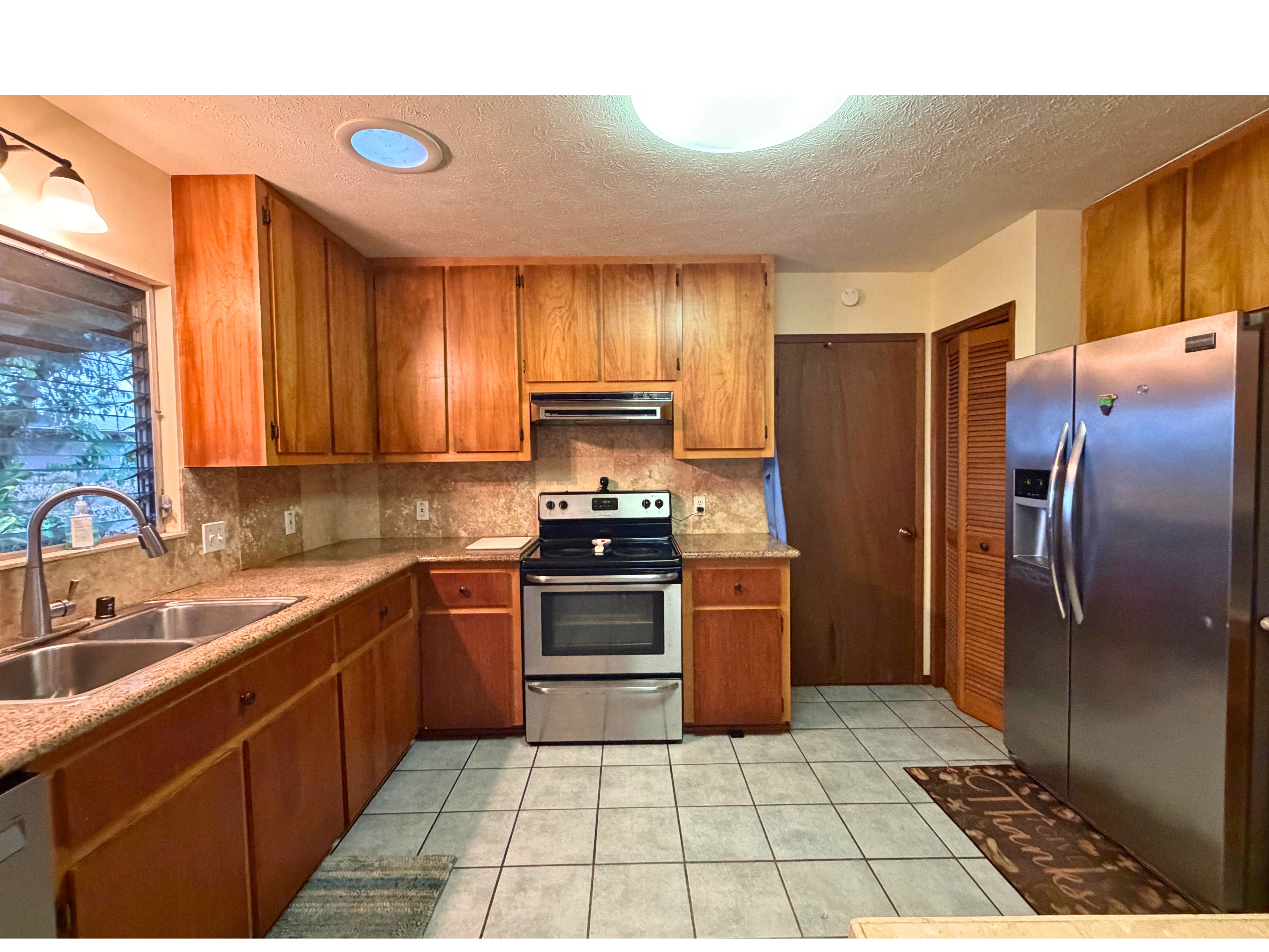 1379 Komohana St Property Photo 11
