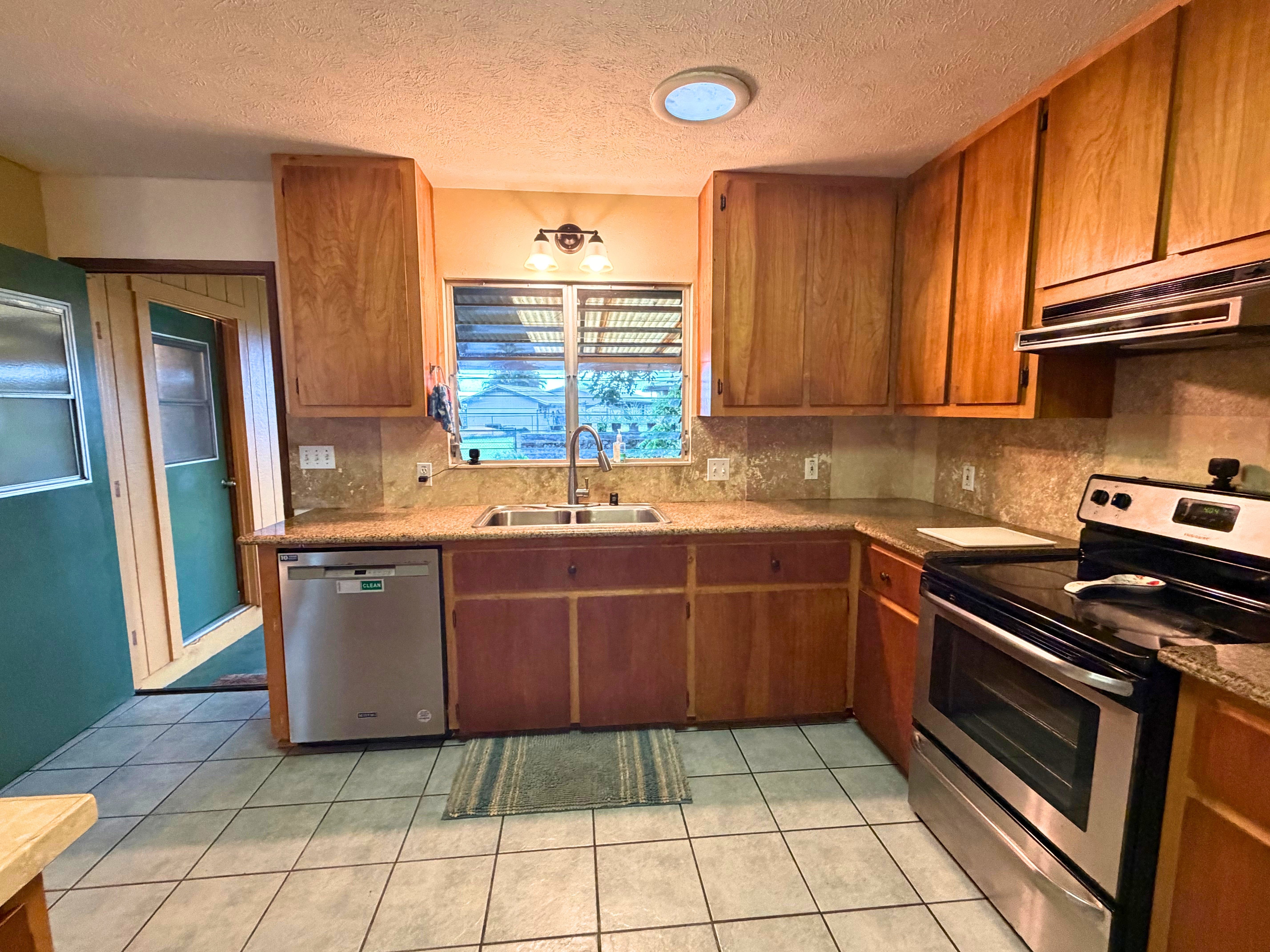 1379 Komohana St Property Photo 12