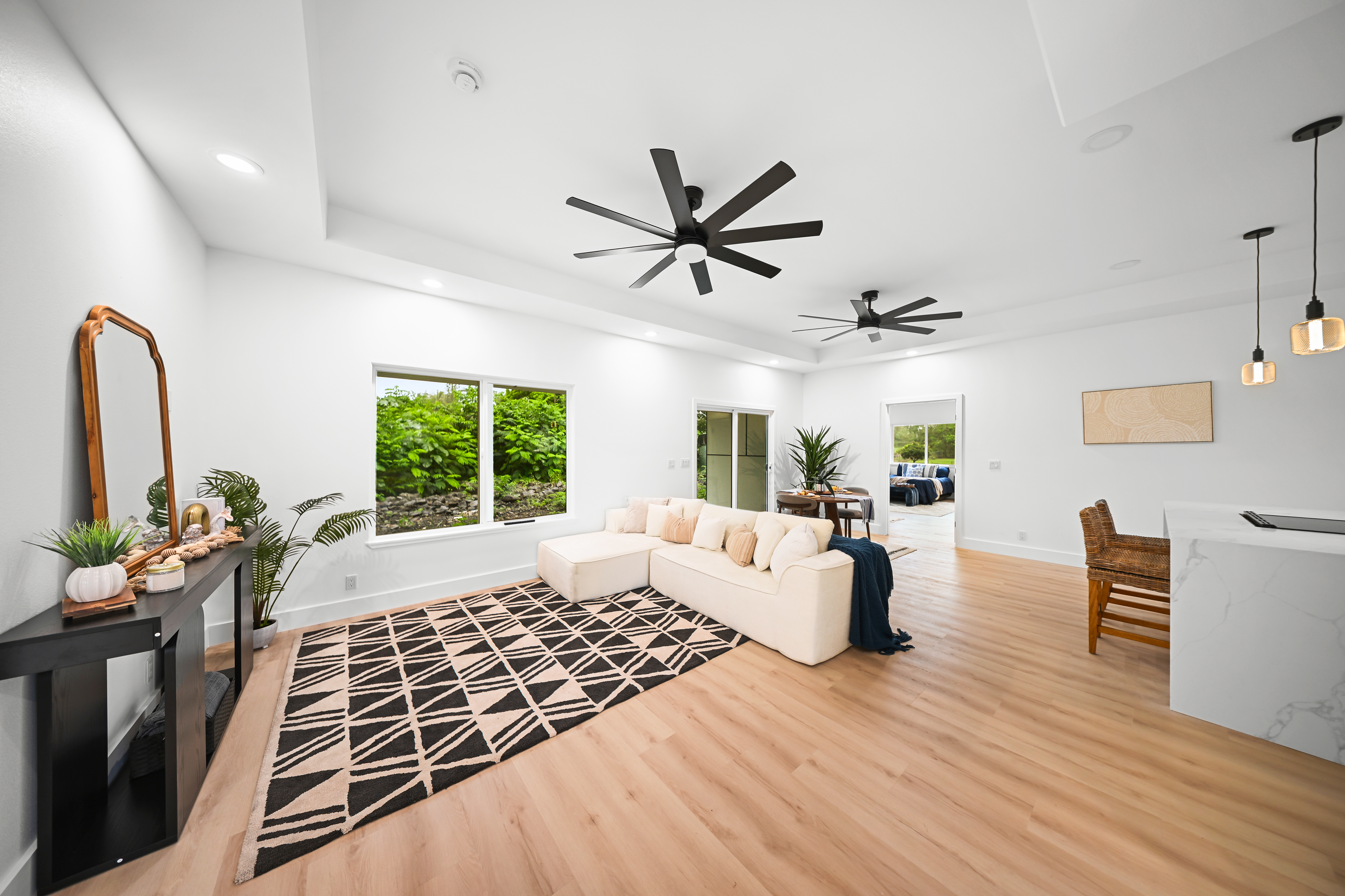 15-1670 18th Ave Property Photo 3