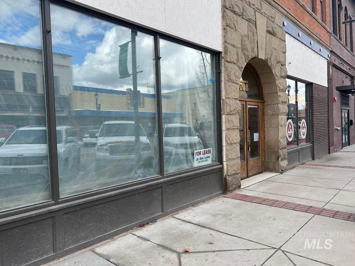 708 Main Property Photo 2