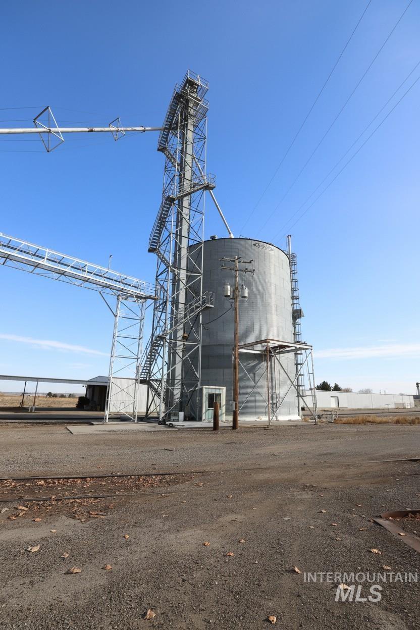 Unit 3 Hazelton Property Photo 2