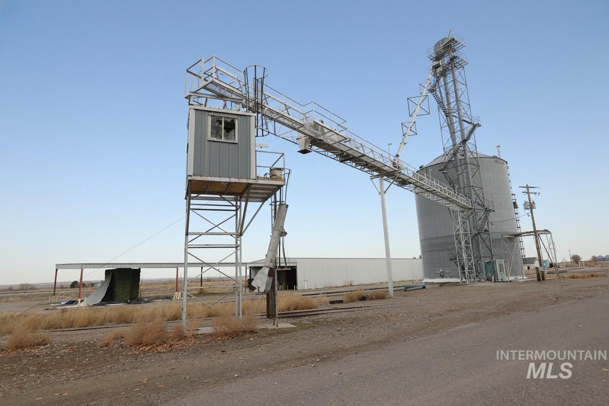 Unit 3 Hazelton Property Photo 6
