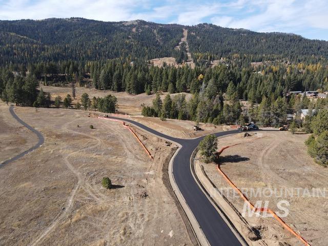 15 Aspen Glade Court Property Photo 6