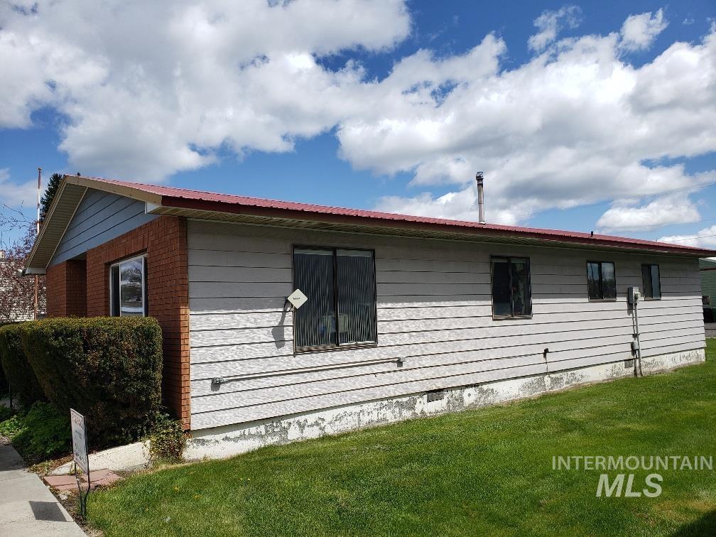 505 Oak Street Property Photo 3