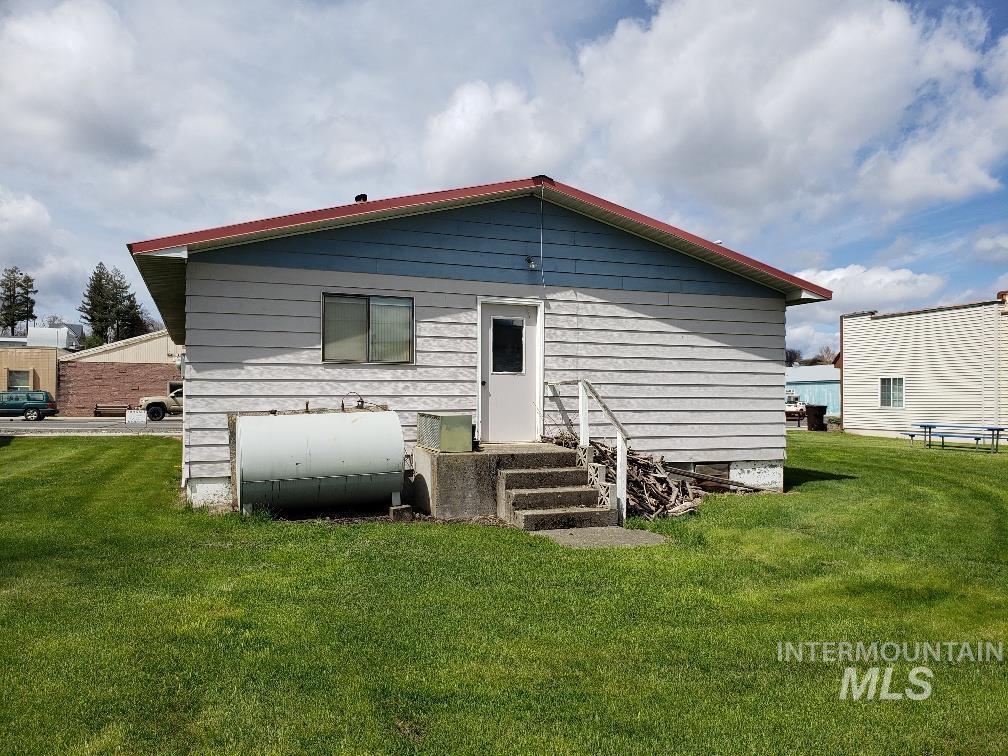 505 Oak Street Property Photo 4
