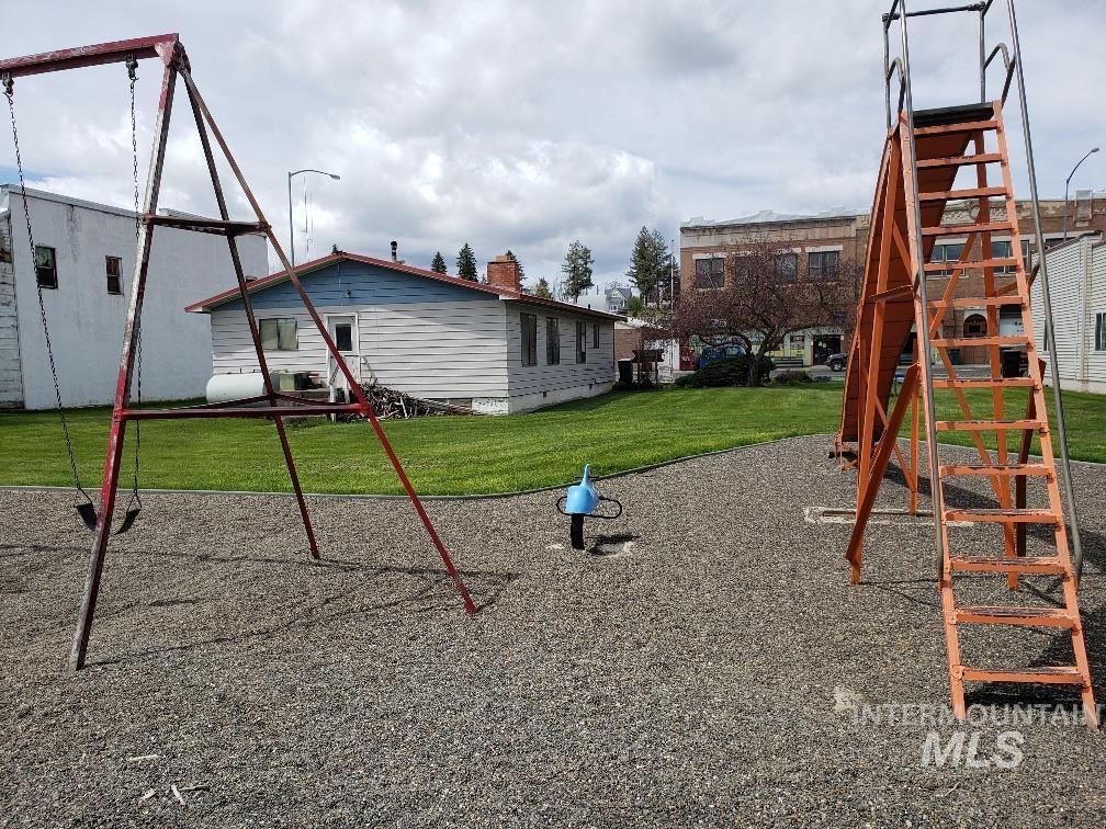 505 Oak Street Property Photo 6