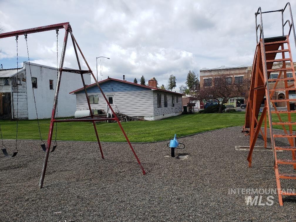 505 Oak Street Property Photo 8