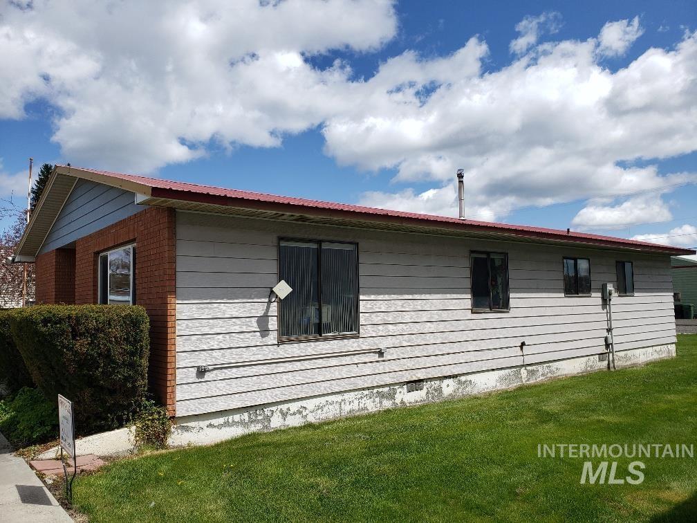 505 Oak Street Property Photo 9