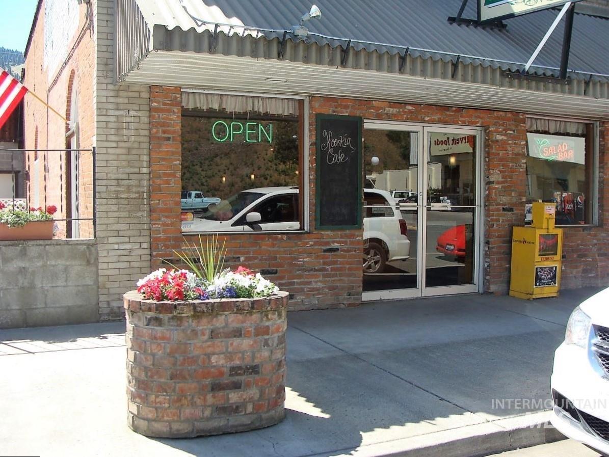 6 N Main St Property Photo