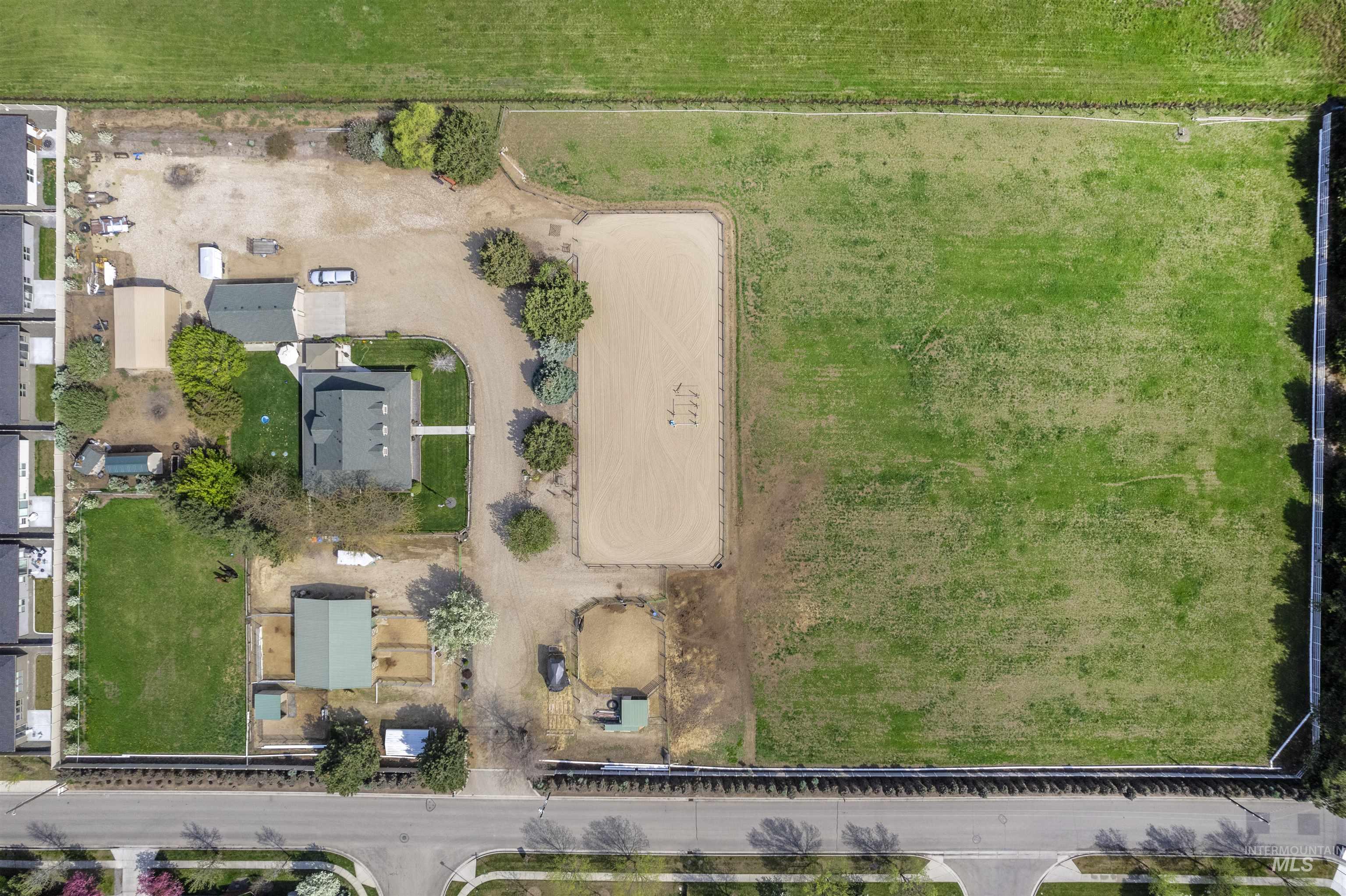 1400 E Leigh Field Dr Property Photo 2