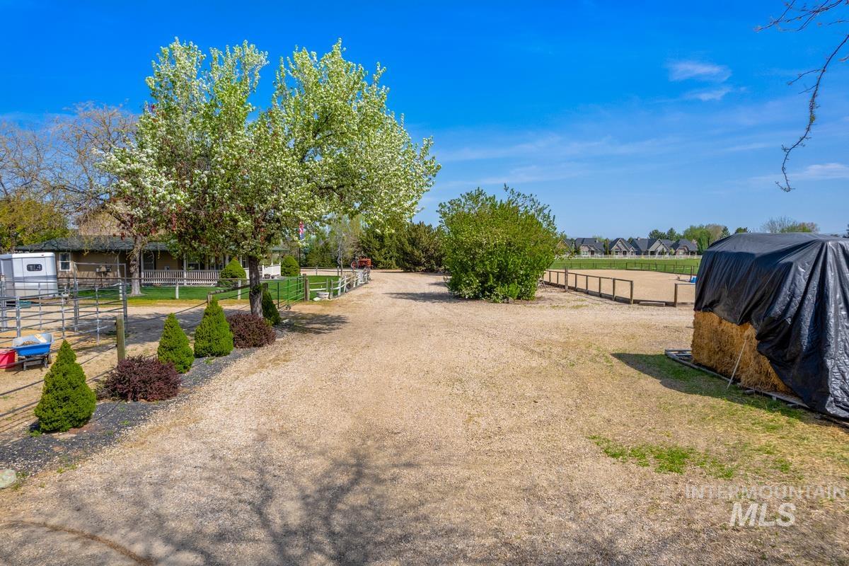 1400 E Leigh Field Dr Property Photo 8