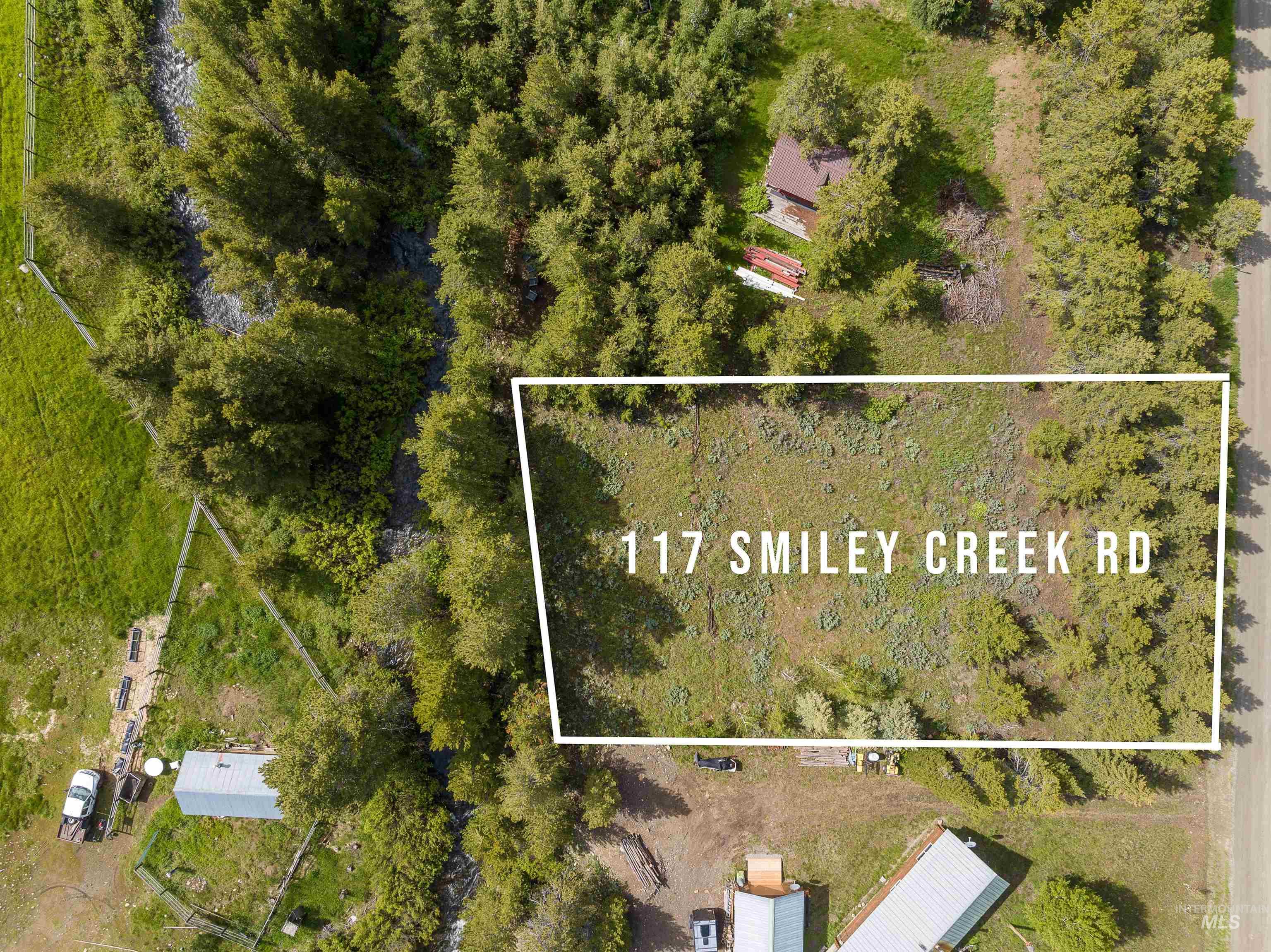 117 Smiley Creek Rd Property Photo 4