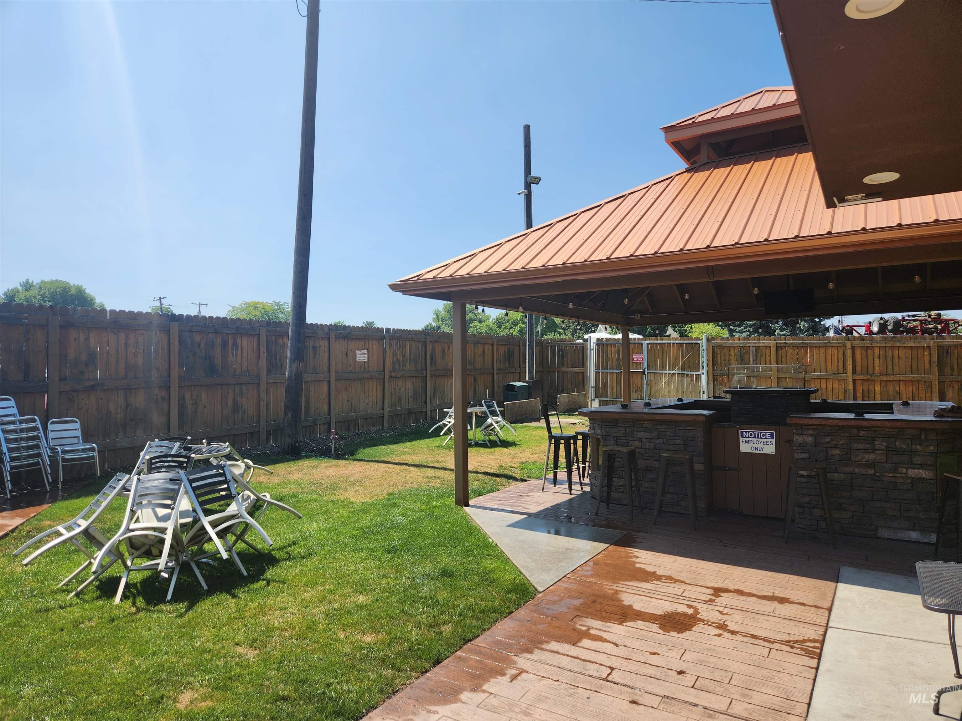 416 Thain Rd. Property Photo 5