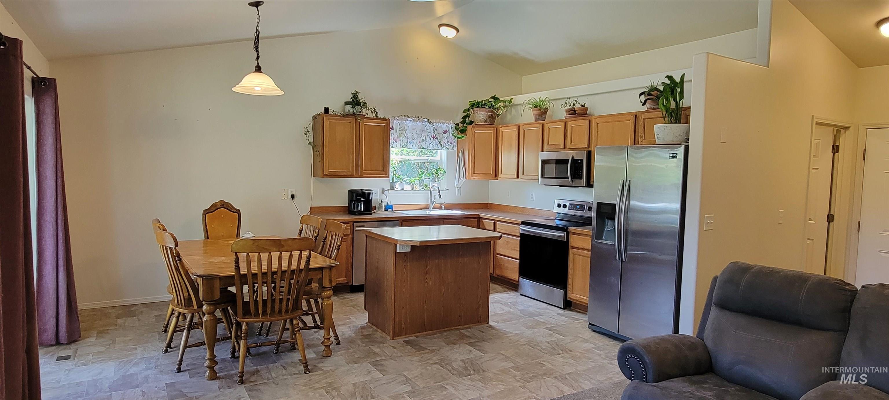 1595 Dana Street Property Photo 6