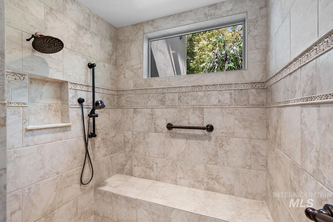 1046 W Sherington Dr. Property Photo 20