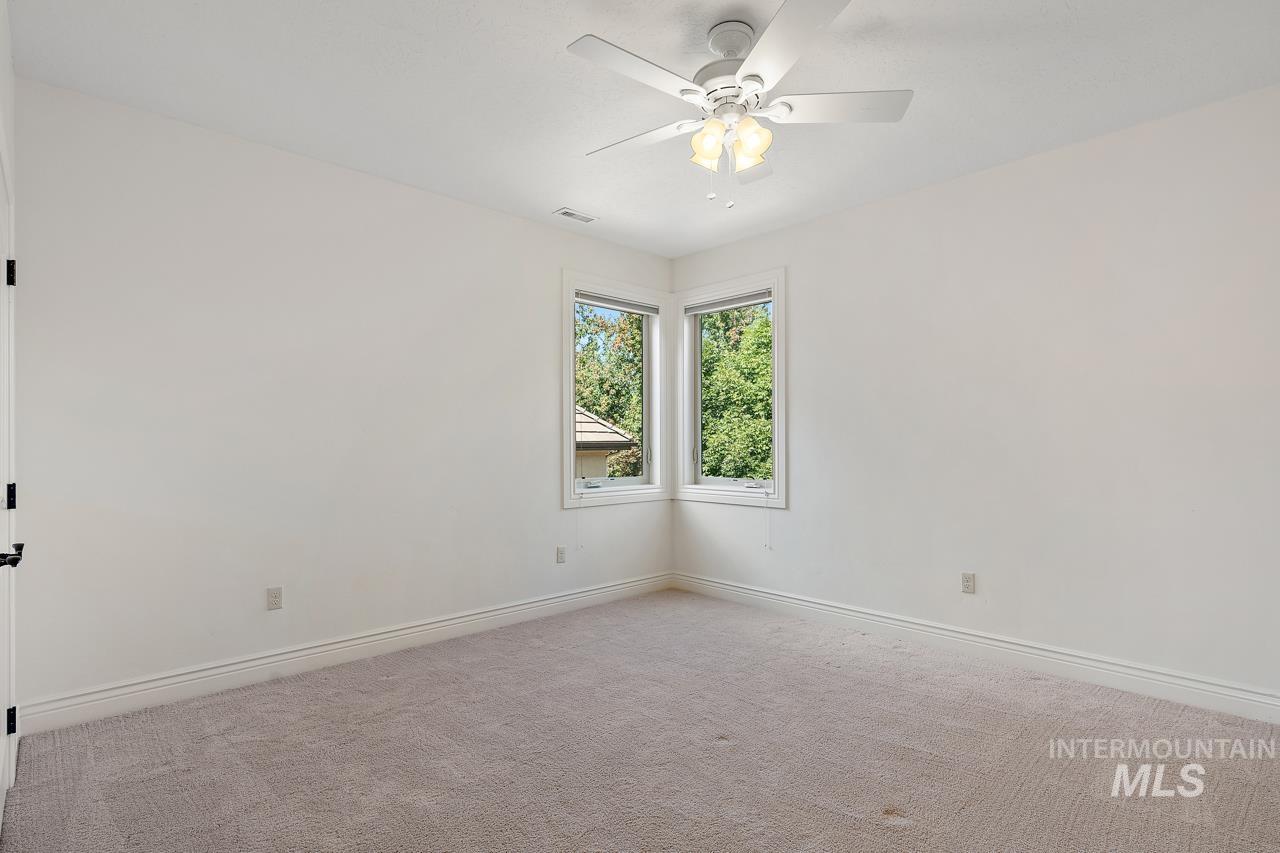 1046 W Sherington Dr. Property Photo 28