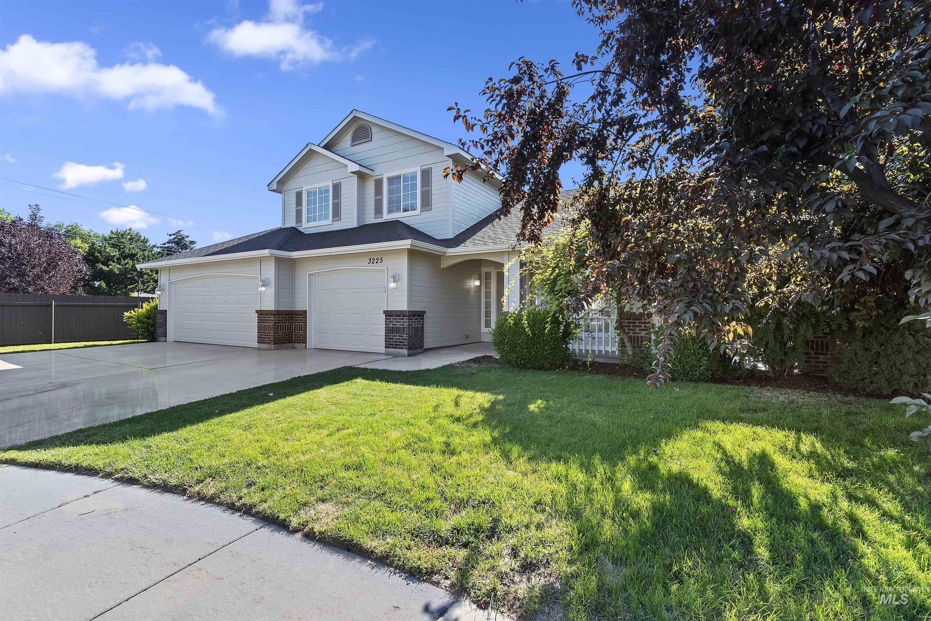 3225 N Yellow Peak Pl Property Photo 2