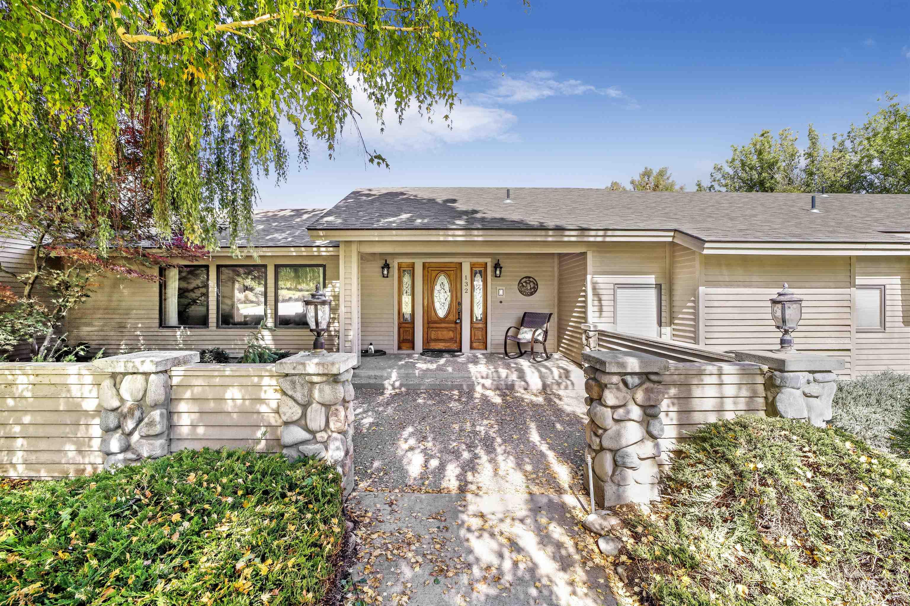 132 Country Club Ln Property Photo 1