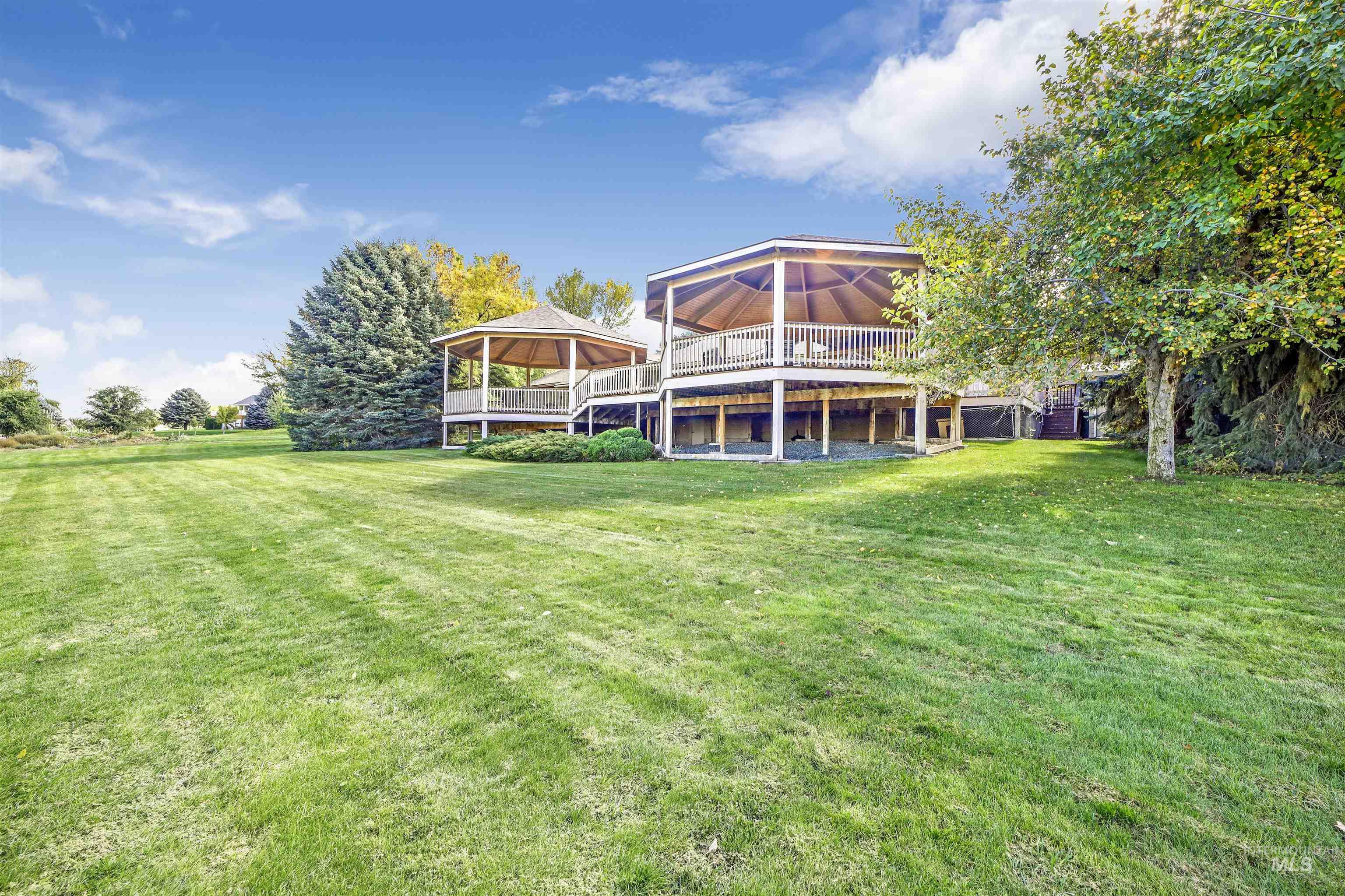 132 Country Club Ln Property Photo 6