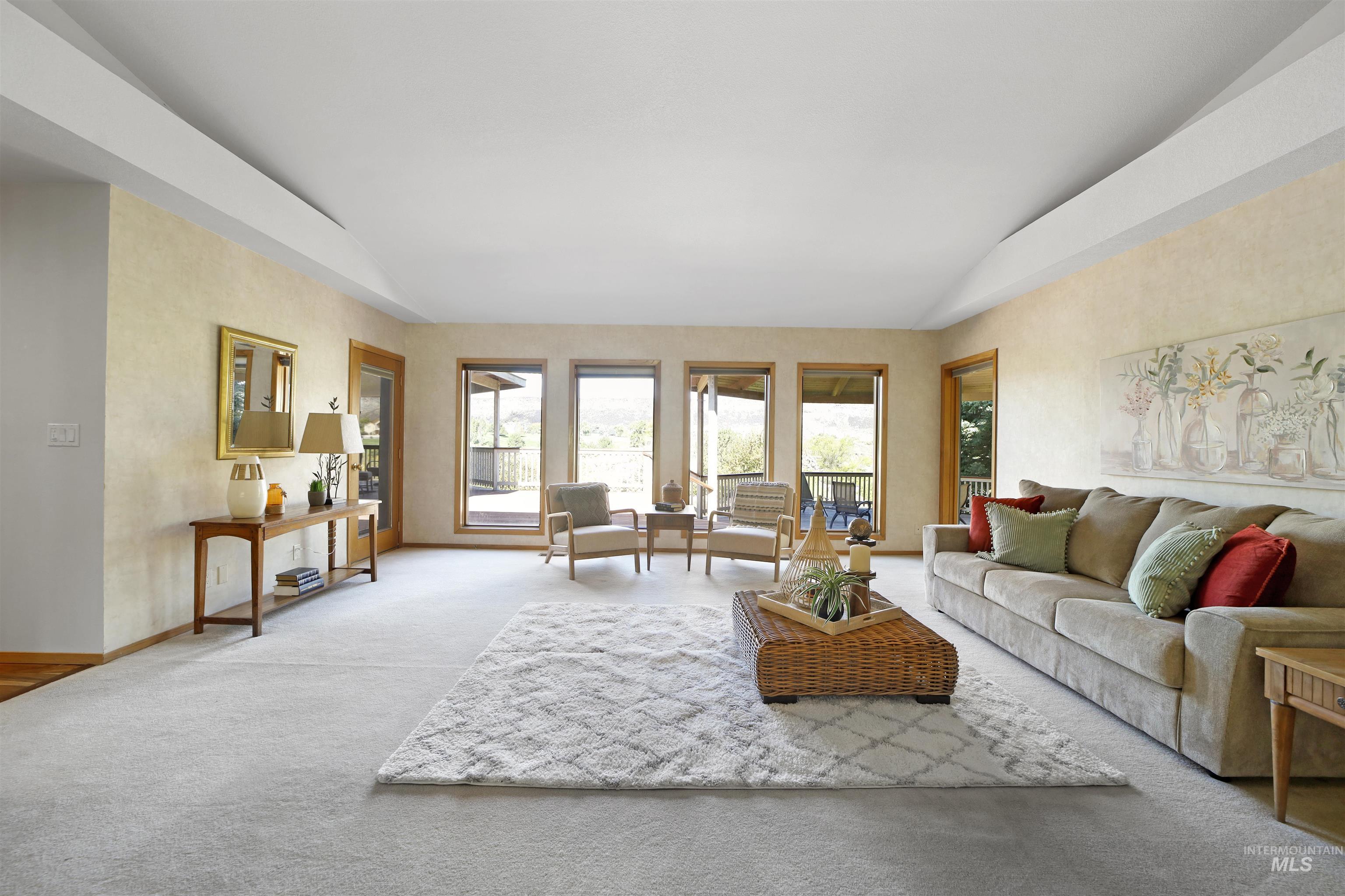 132 Country Club Ln Property Photo 14