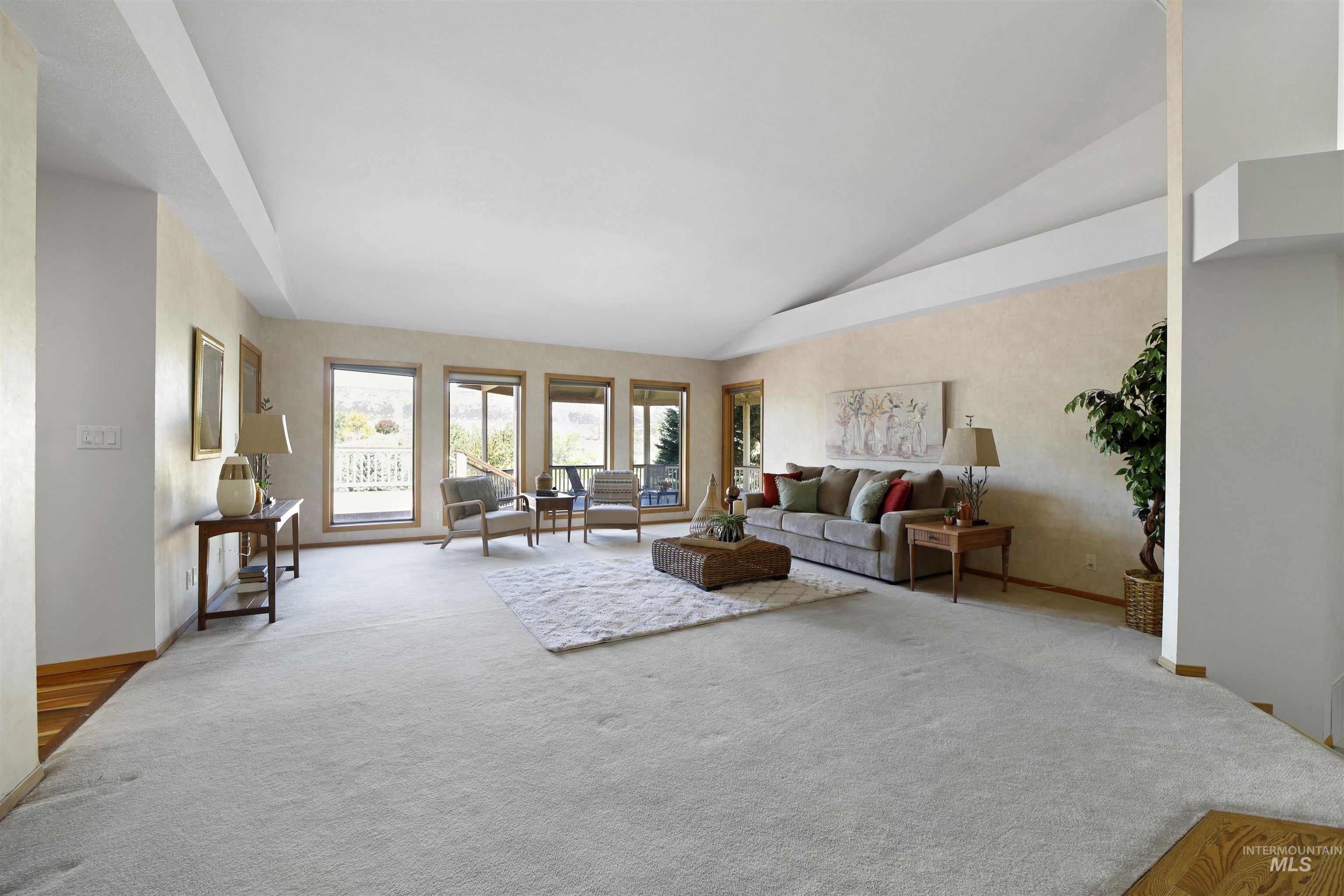 132 Country Club Ln Property Photo 16