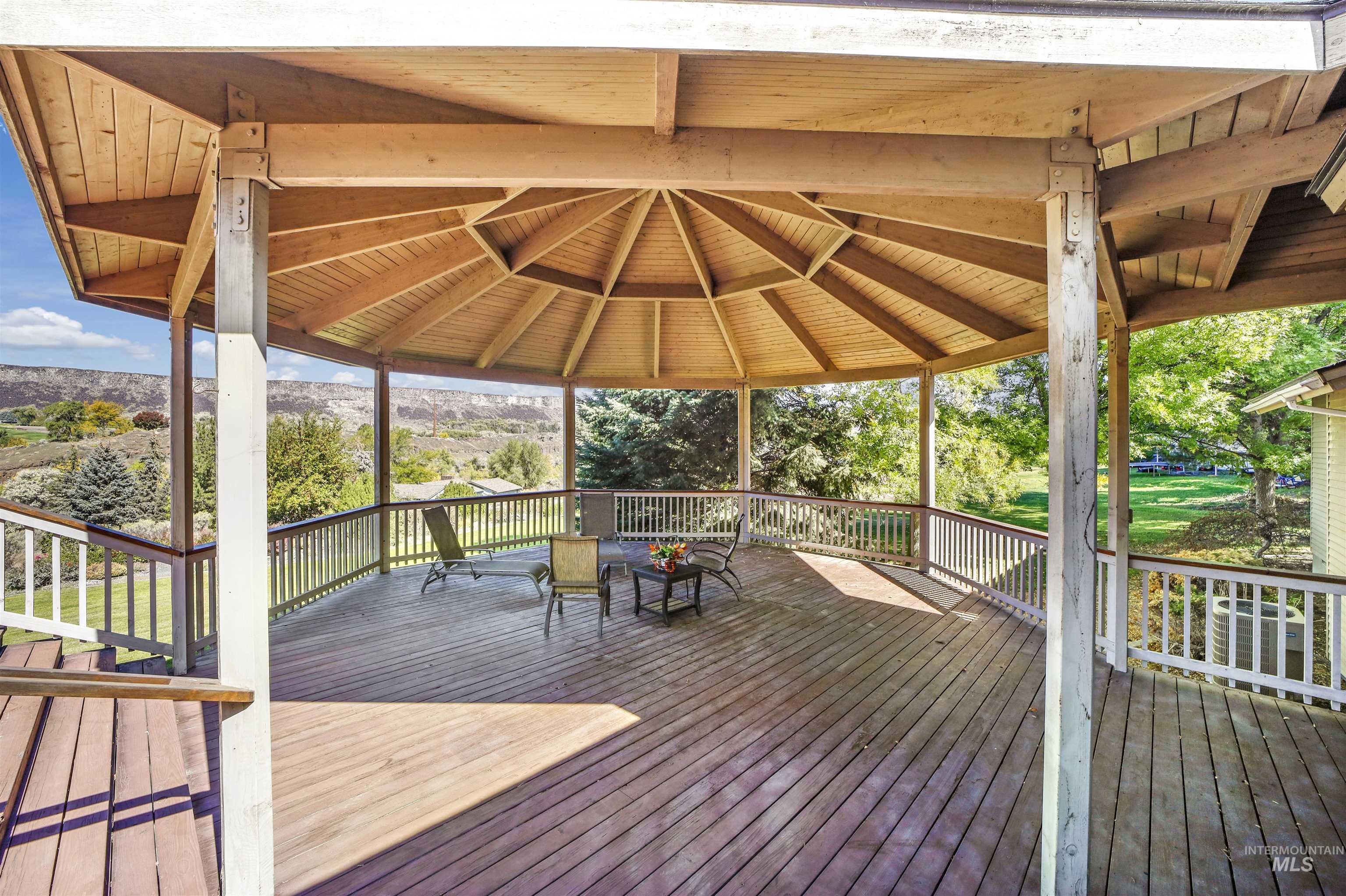 132 Country Club Ln Property Photo 40