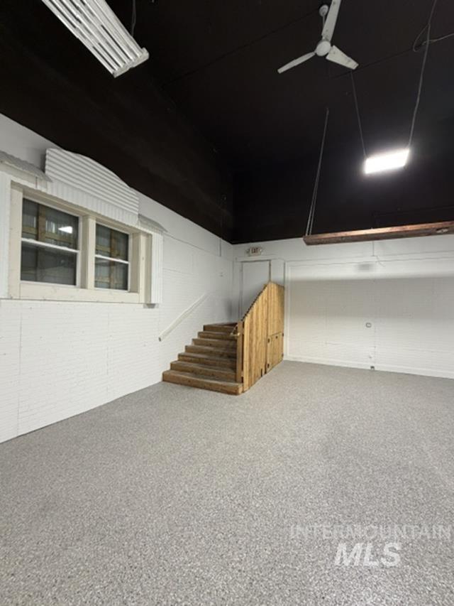 702 Fairfield St W Property Photo 4