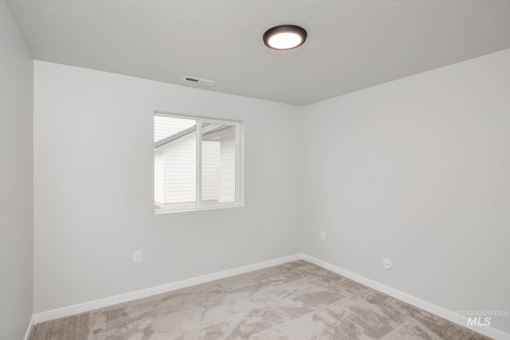 19407 James Ave Property Photo 4