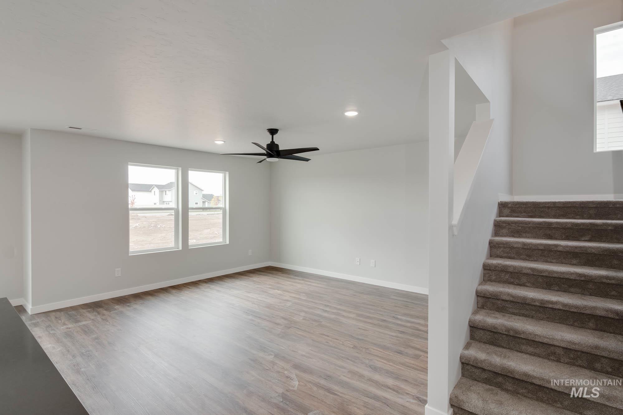 19407 James Ave Property Photo 6