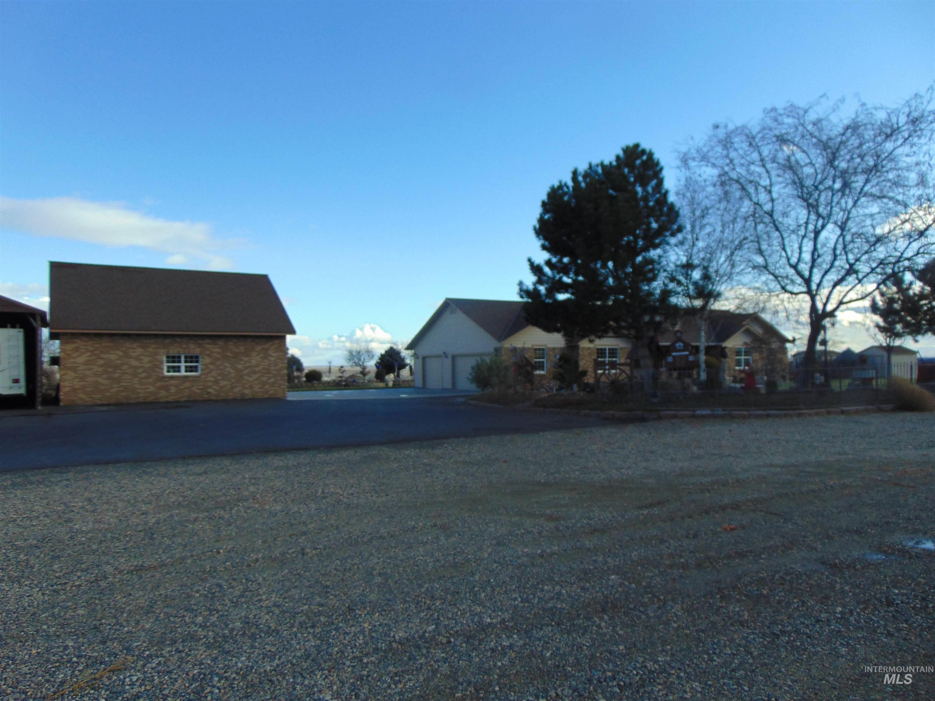 452 Thayer Dr. Property Photo 2