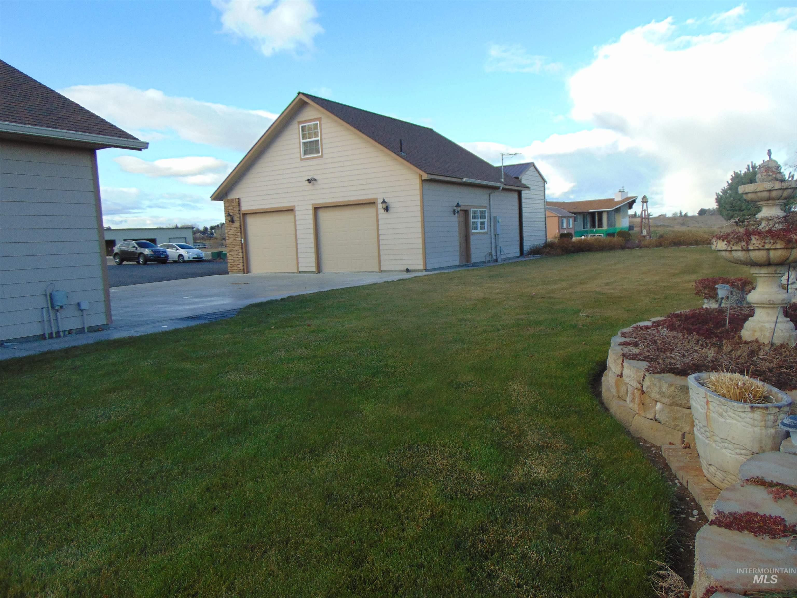 452 Thayer Dr. Property Photo 14