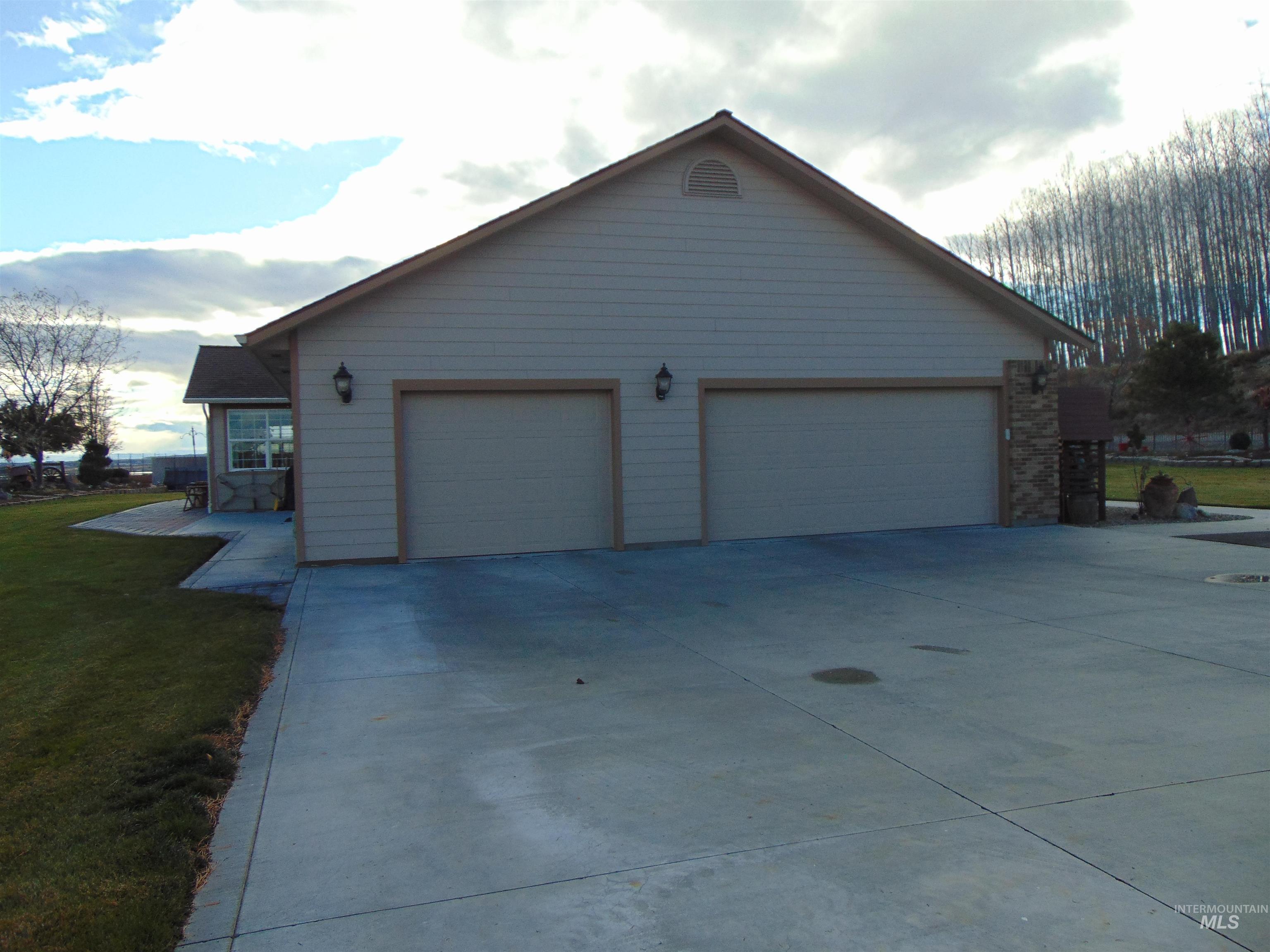 452 Thayer Dr. Property Photo 17
