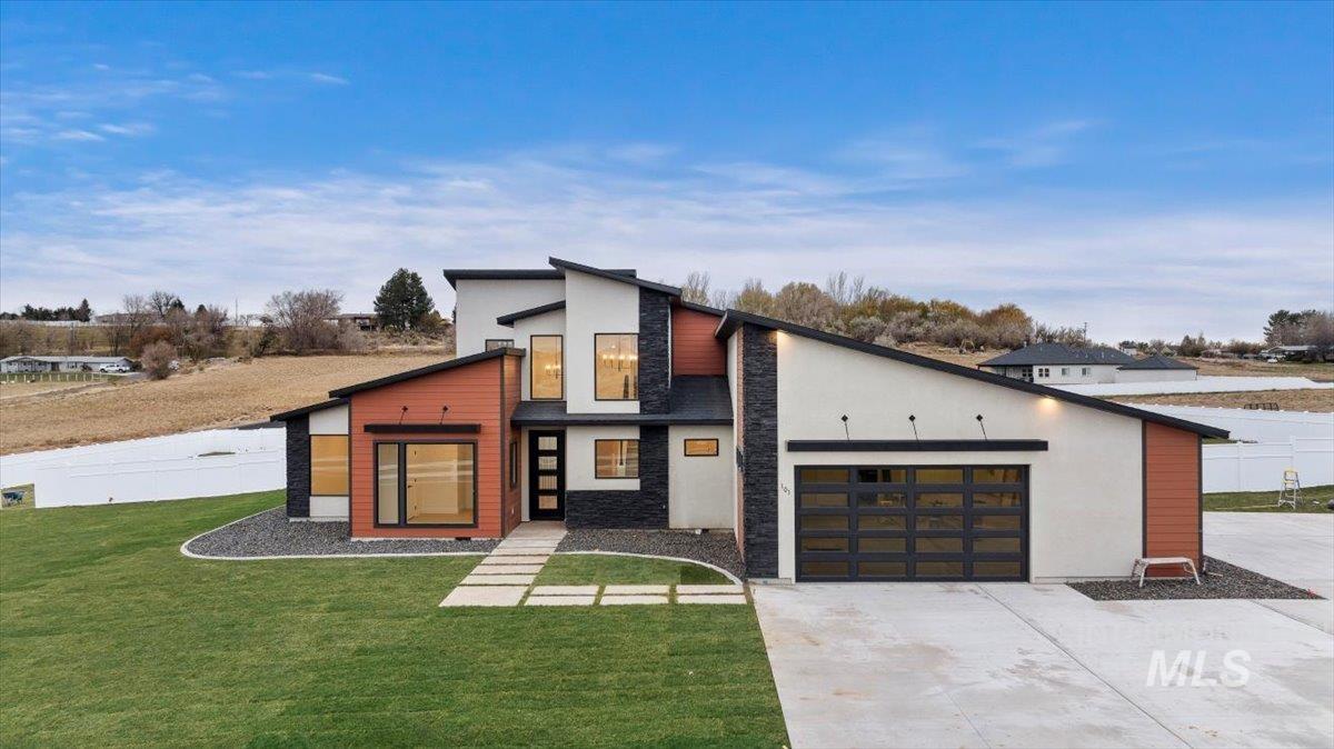 101 Stella Circle Property Photo 1