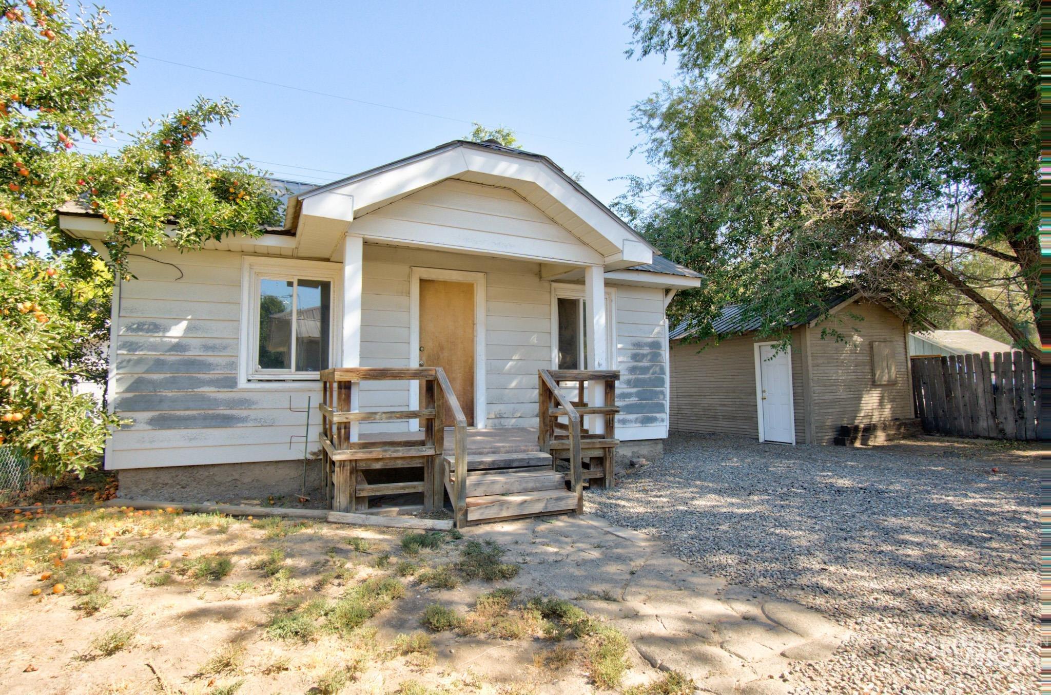 444 3rd Ave N Property Photo 3