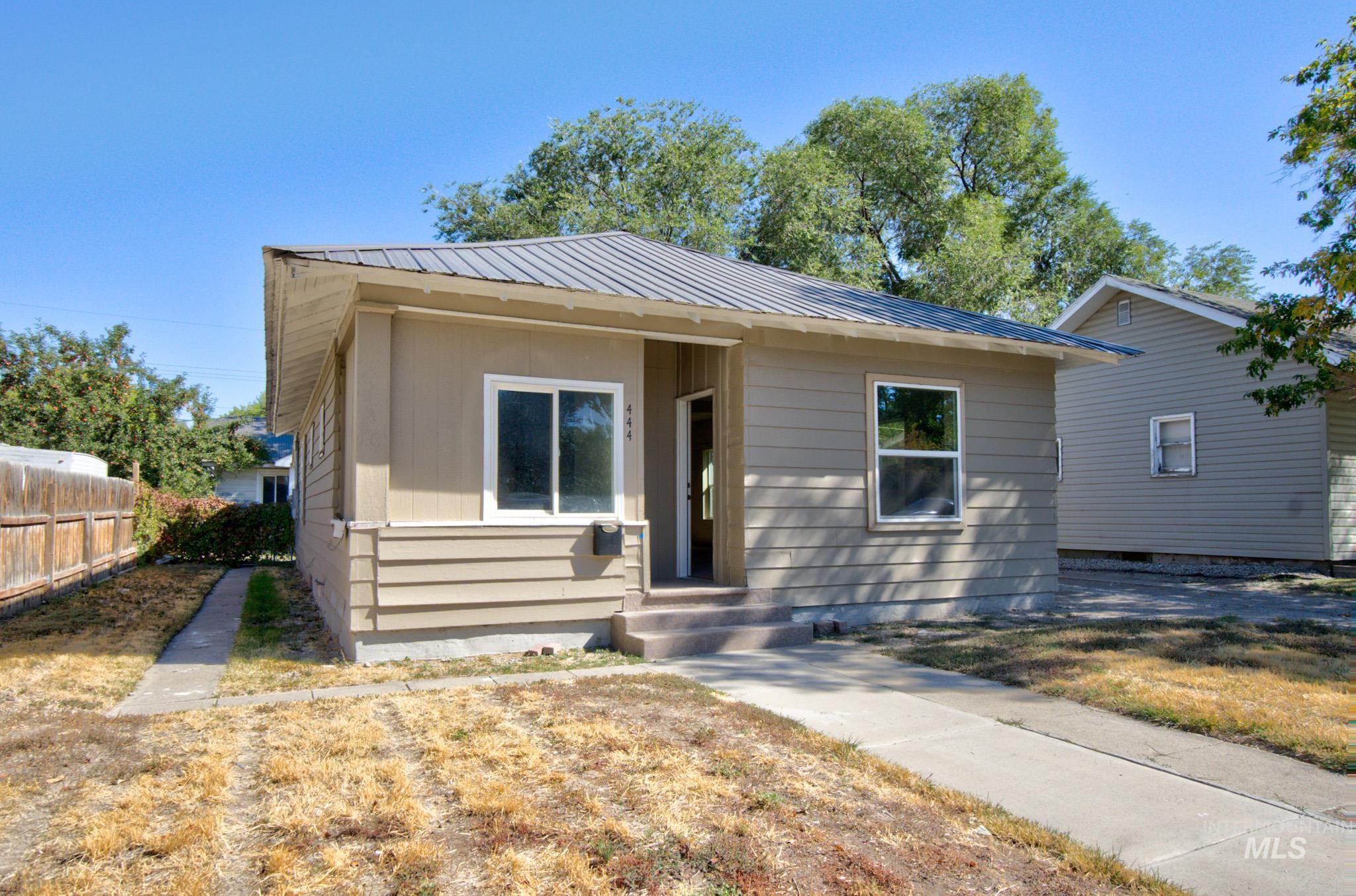 444 3rd Ave N Property Photo 16