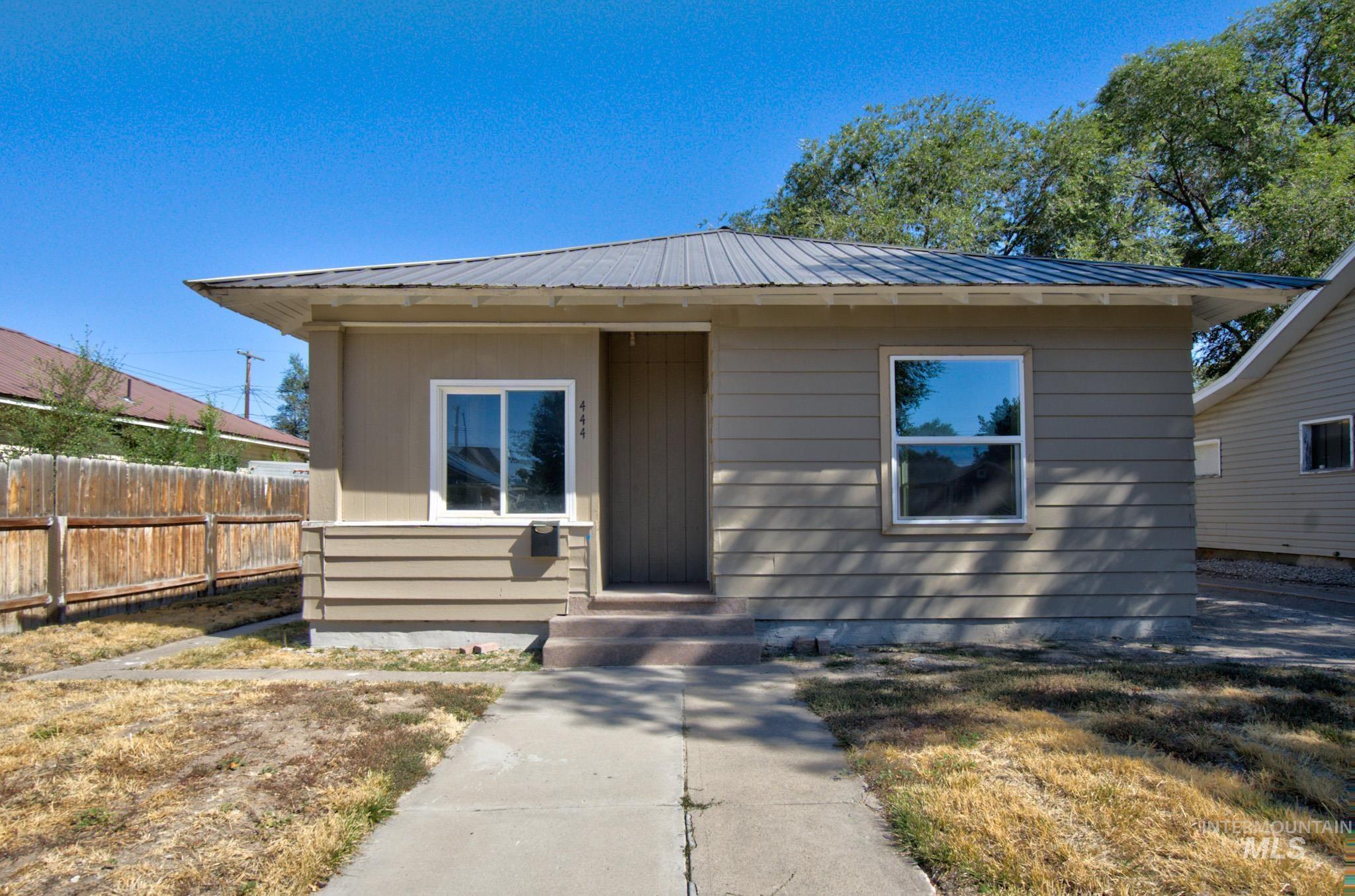 444 3rd Ave N Property Photo 17