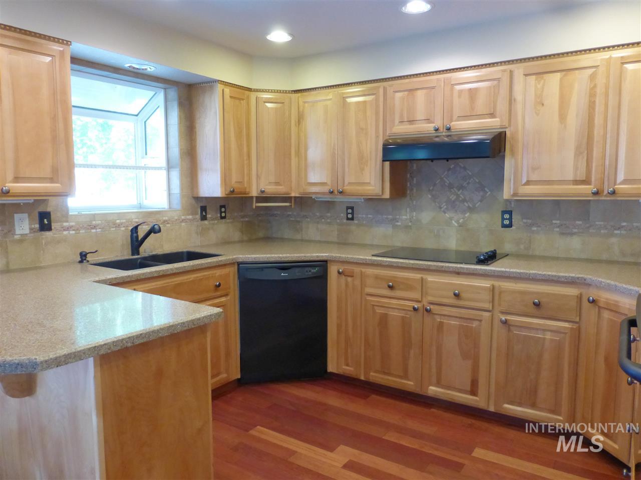 76 N Happy Valley Road Property Photo 4