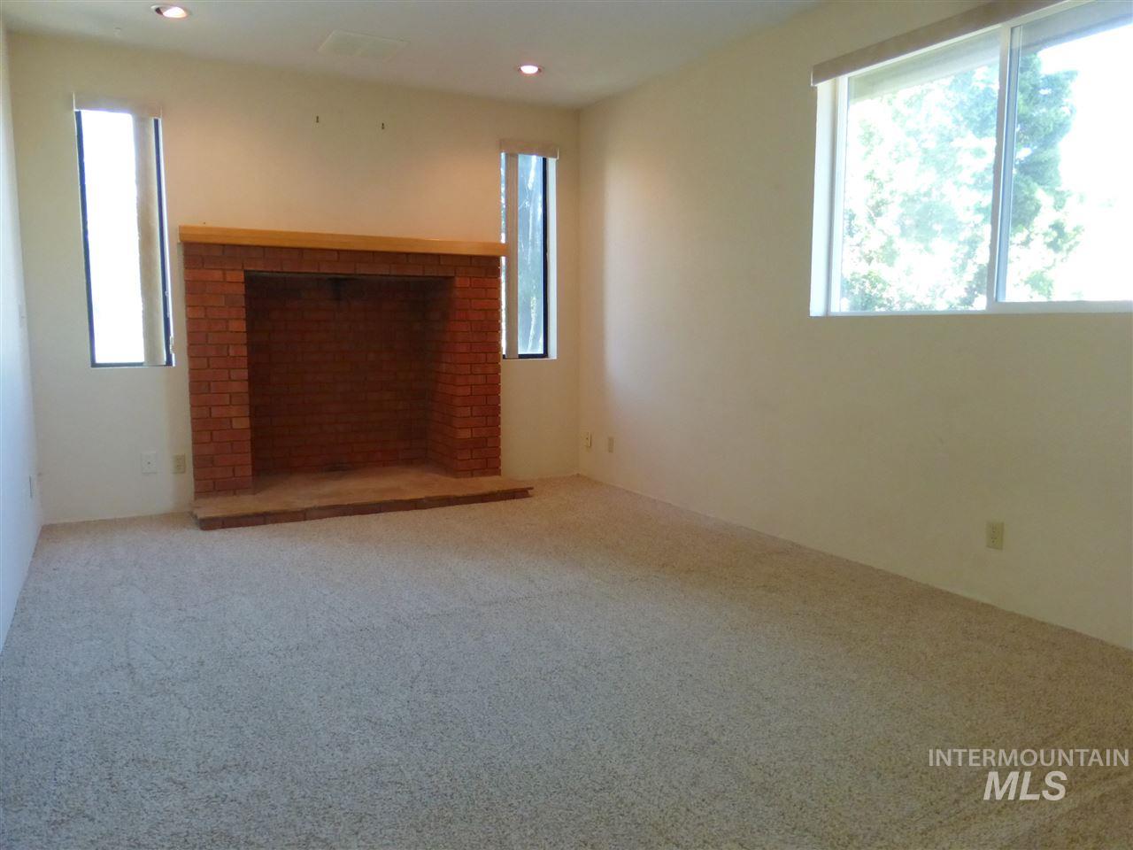 76 N Happy Valley Road Property Photo 9
